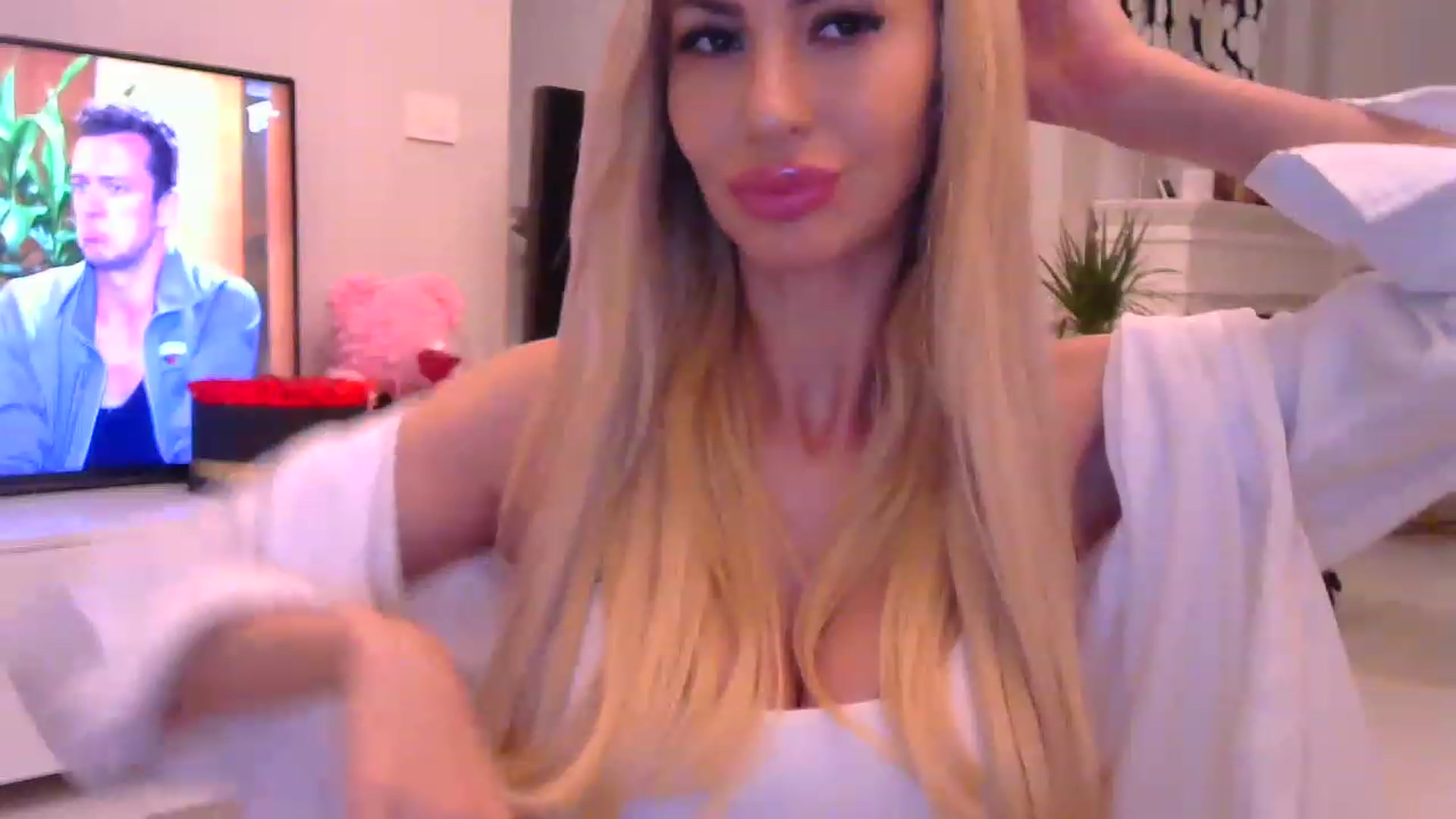 Gallery image thumbnail from Missy_alena's myfreecams stream on, 02/19/2023, 24:59 image 3 of 20