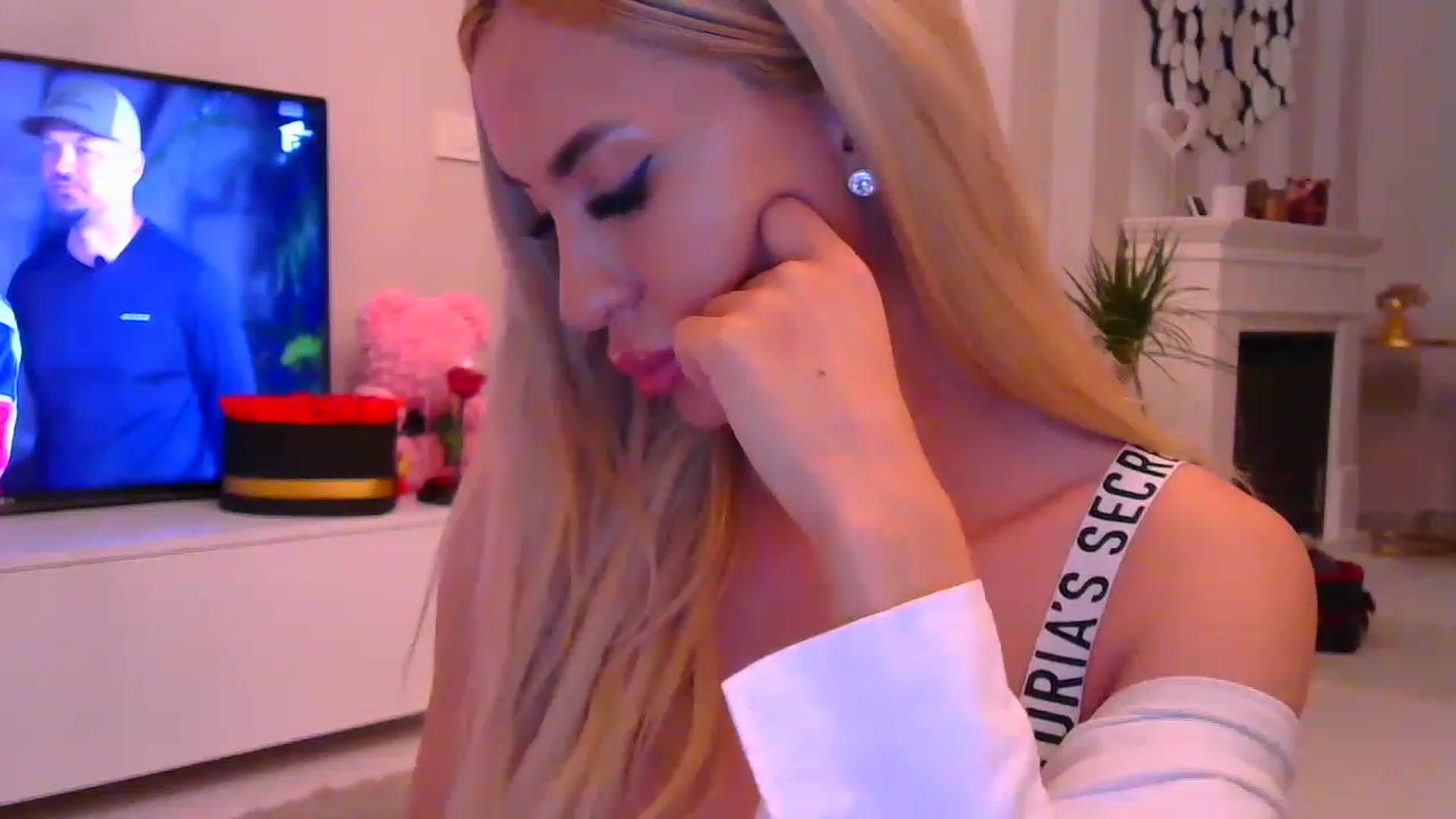 Gallery image thumbnail from Missy_alena's myfreecams stream on, 02/19/2023, 24:59 image 15 of 20