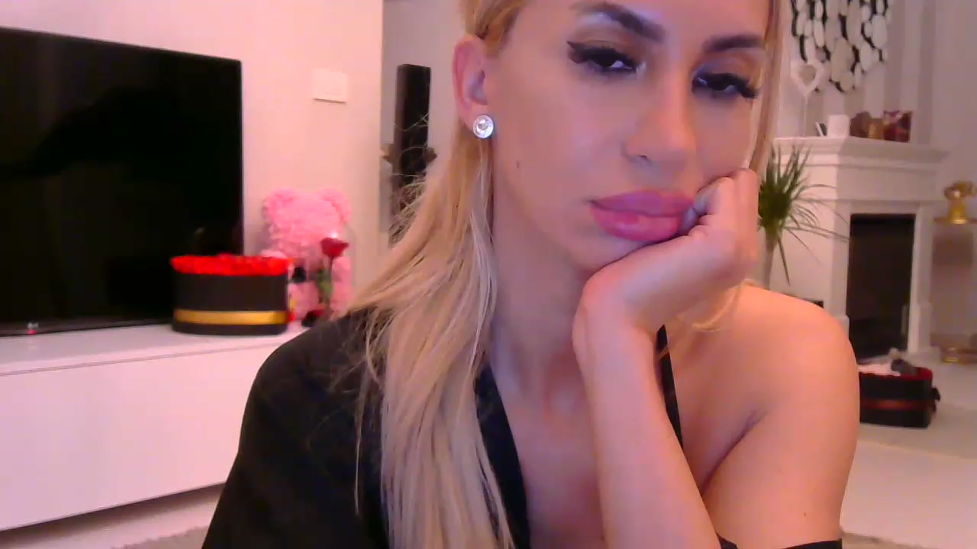 Gallery image thumbnail from Missy_alena's myfreecams stream on, 02/20/2023, 03:10 image 18 of 20