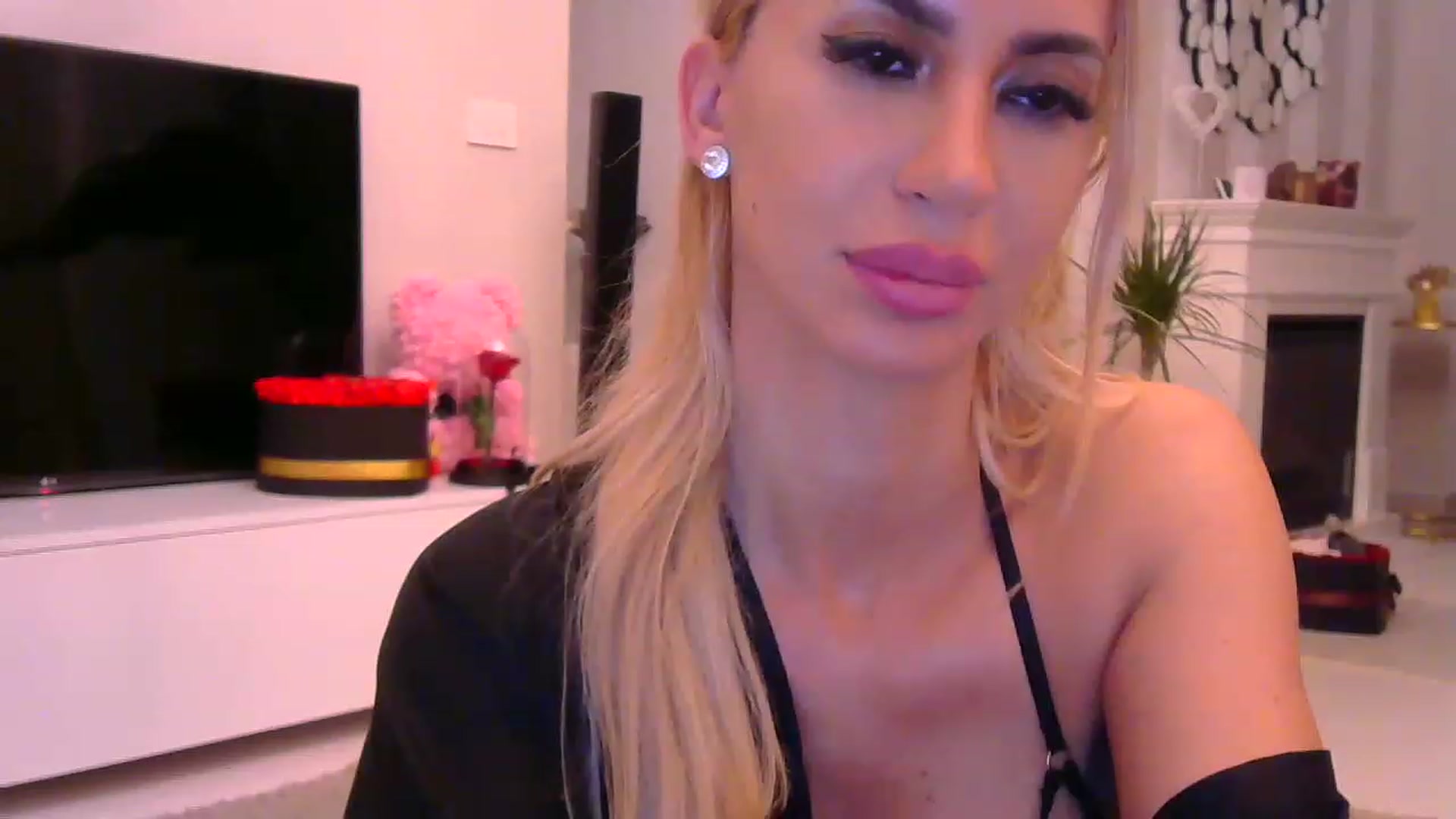 Gallery image thumbnail from Missy_alena's myfreecams stream on, 02/20/2023, 03:10 image 20 of 20