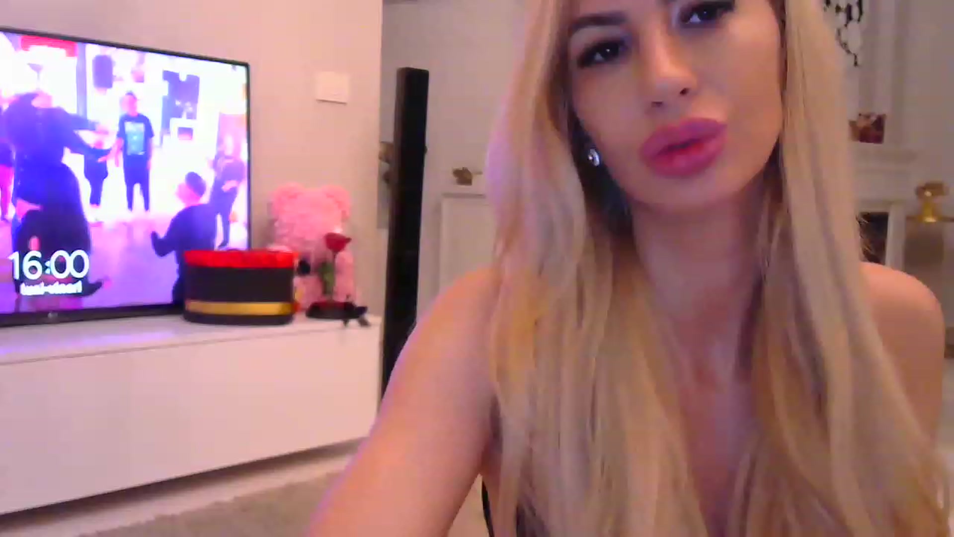 Gallery image thumbnail from Missy_alena's myfreecams stream on, 02/21/2023, 02:55 image 9 of 20
