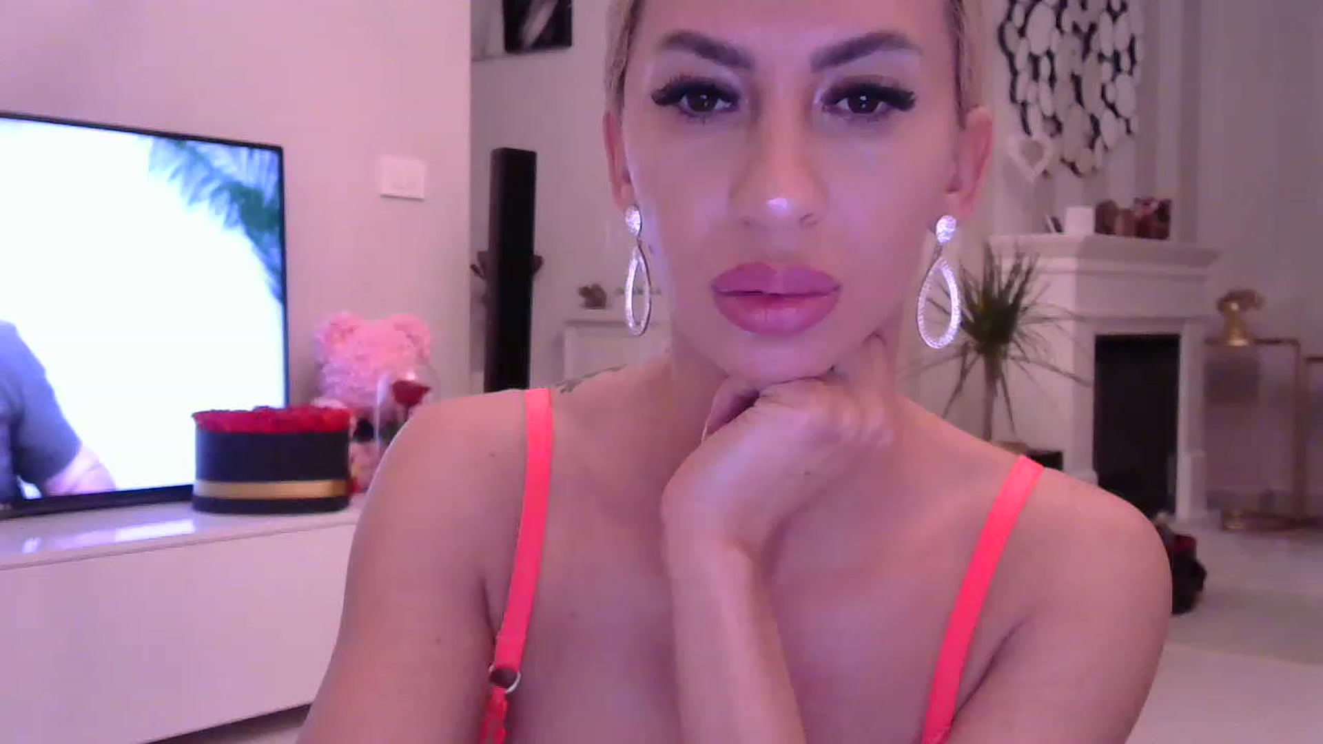 Gallery image thumbnail from Missy_alena's myfreecams stream on, 03/08/2023, 24:19 image 4 of 20