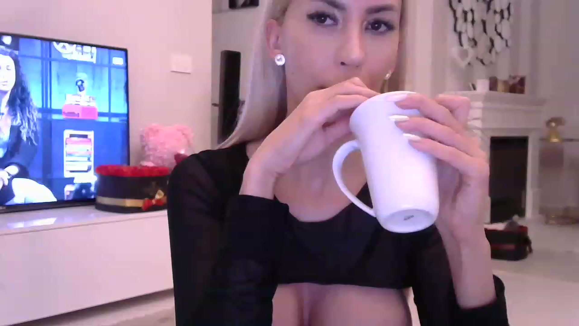 Gallery image thumbnail from Missy_alena's myfreecams stream on, 04/02/2023, 23:31 image 6 of 20