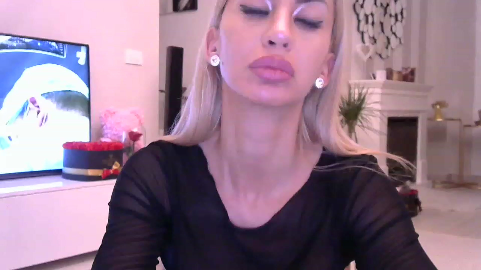 Gallery image thumbnail from Missy_alena's myfreecams stream on, 04/03/2023, 24:42 image 11 of 20