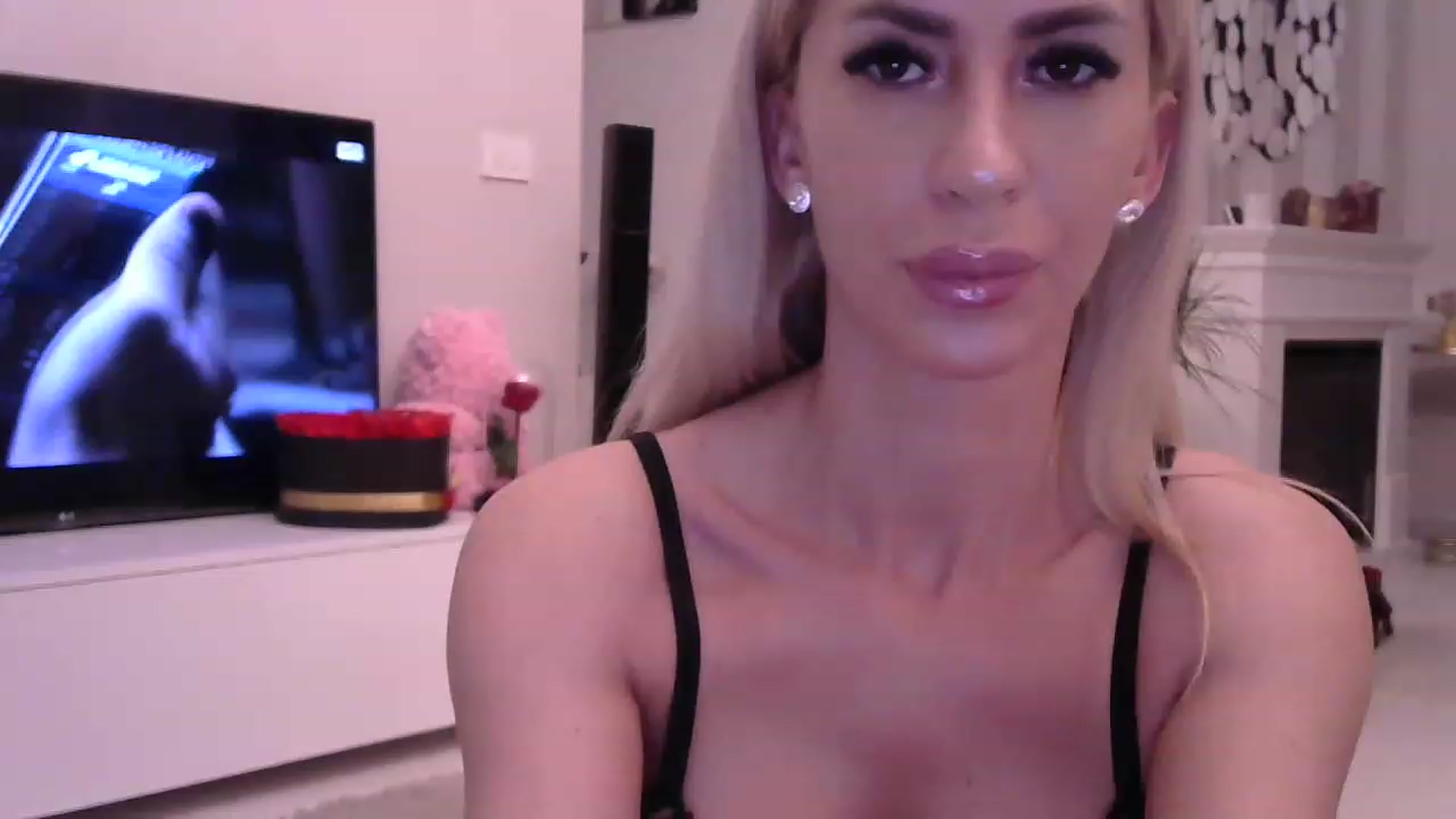 Gallery image thumbnail from Missy_alena's myfreecams stream on, 04/08/2023, 23:02 image 1 of 20