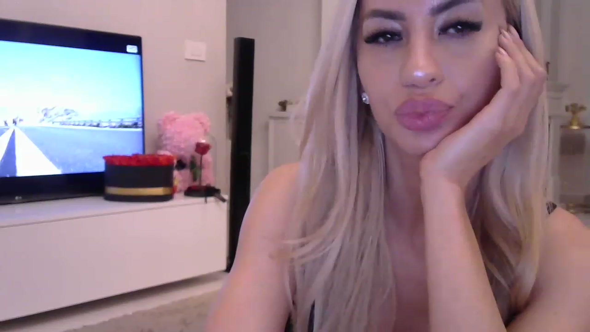 Gallery image thumbnail from Missy_alena's myfreecams stream on, 04/12/2023, 21:55 image 11 of 20
