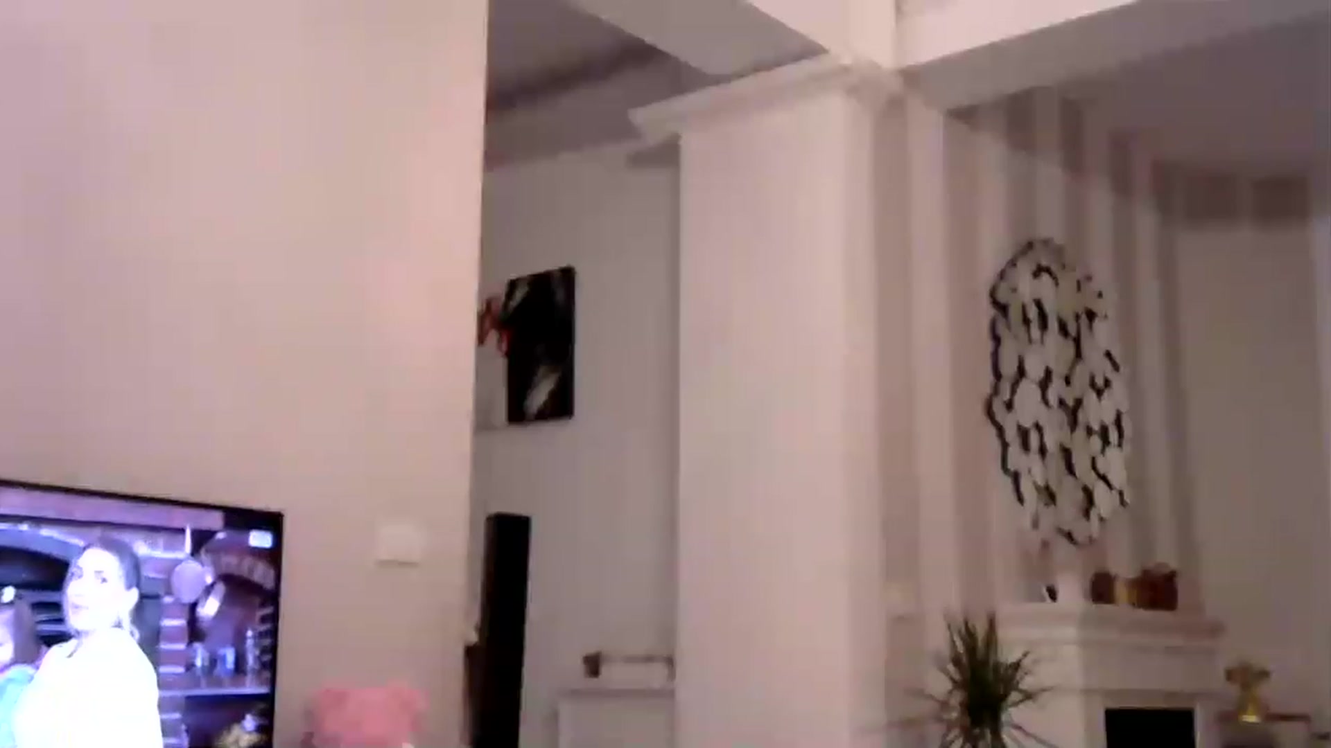 Gallery image thumbnail from Missy_alena's myfreecams stream on, 04/14/2023, 01:09 image 7 of 20