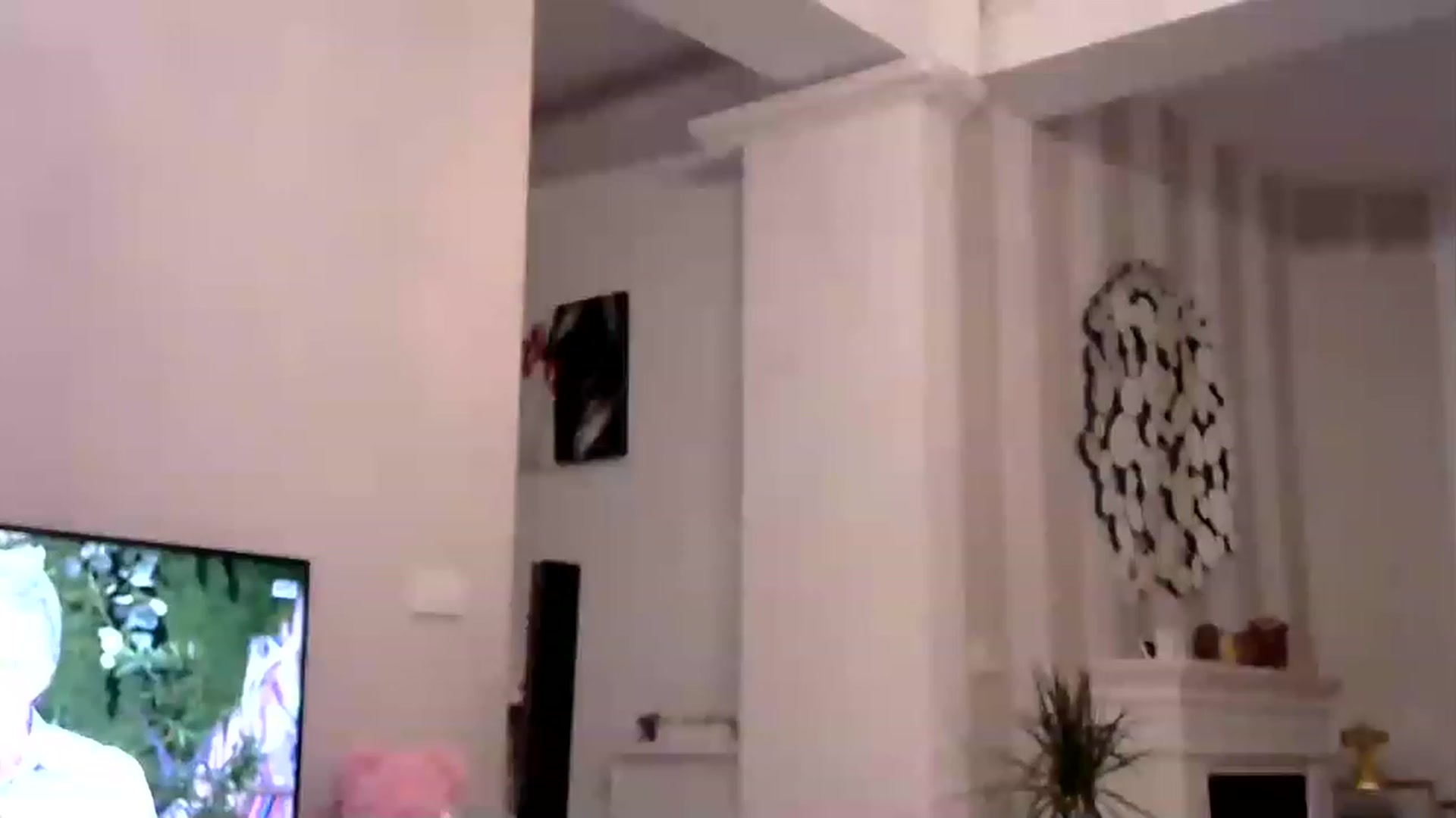 Gallery image thumbnail from Missy_alena's myfreecams stream on, 04/14/2023, 01:09 image 10 of 20