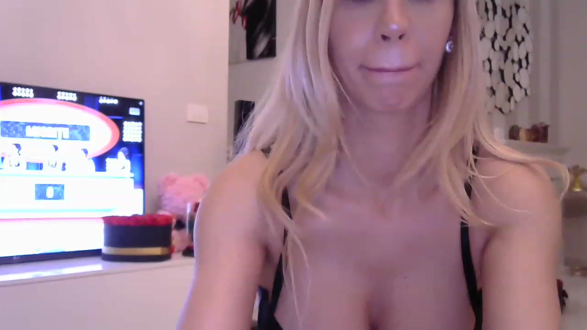 Gallery image thumbnail from Missy_alena's myfreecams stream on, 04/16/2023, 24:25 image 3 of 20