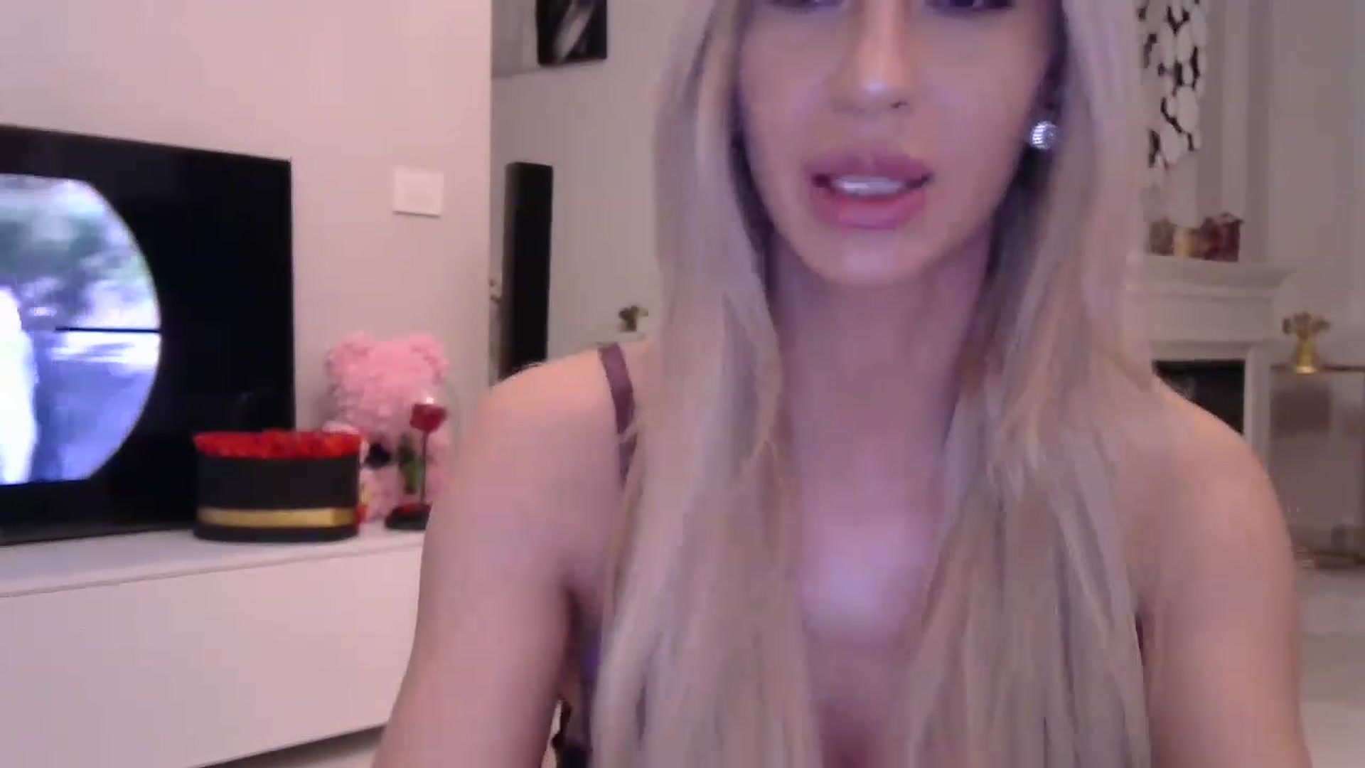 Gallery image thumbnail from Missy_alena's myfreecams stream on, 04/19/2023, 22:00 image 14 of 20