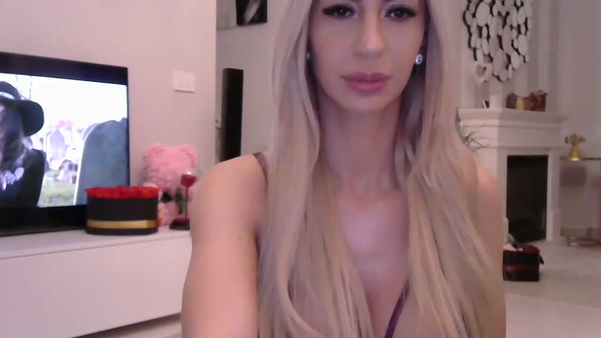 Gallery image thumbnail from Missy_alena's myfreecams stream on, 04/19/2023, 22:00 image 17 of 20