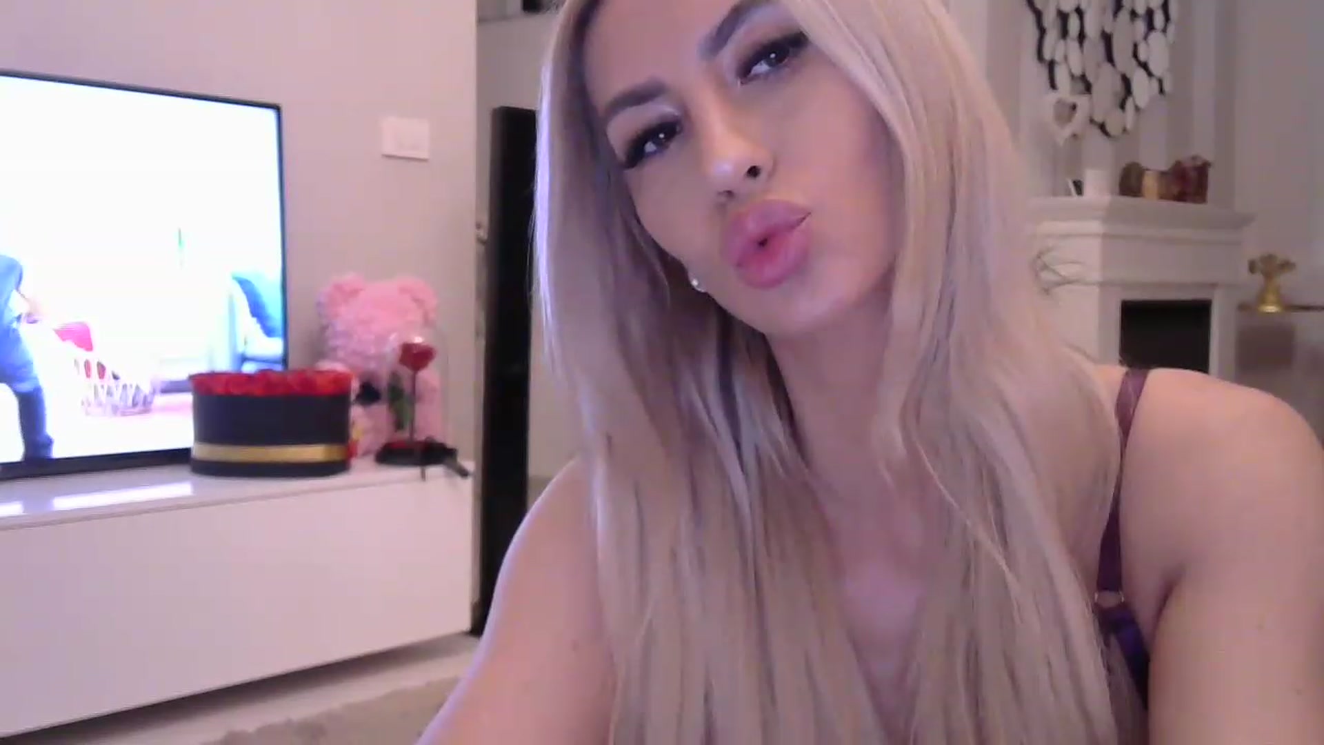 Gallery image thumbnail from Missy_alena's myfreecams stream on, 04/19/2023, 22:00 image 15 of 20