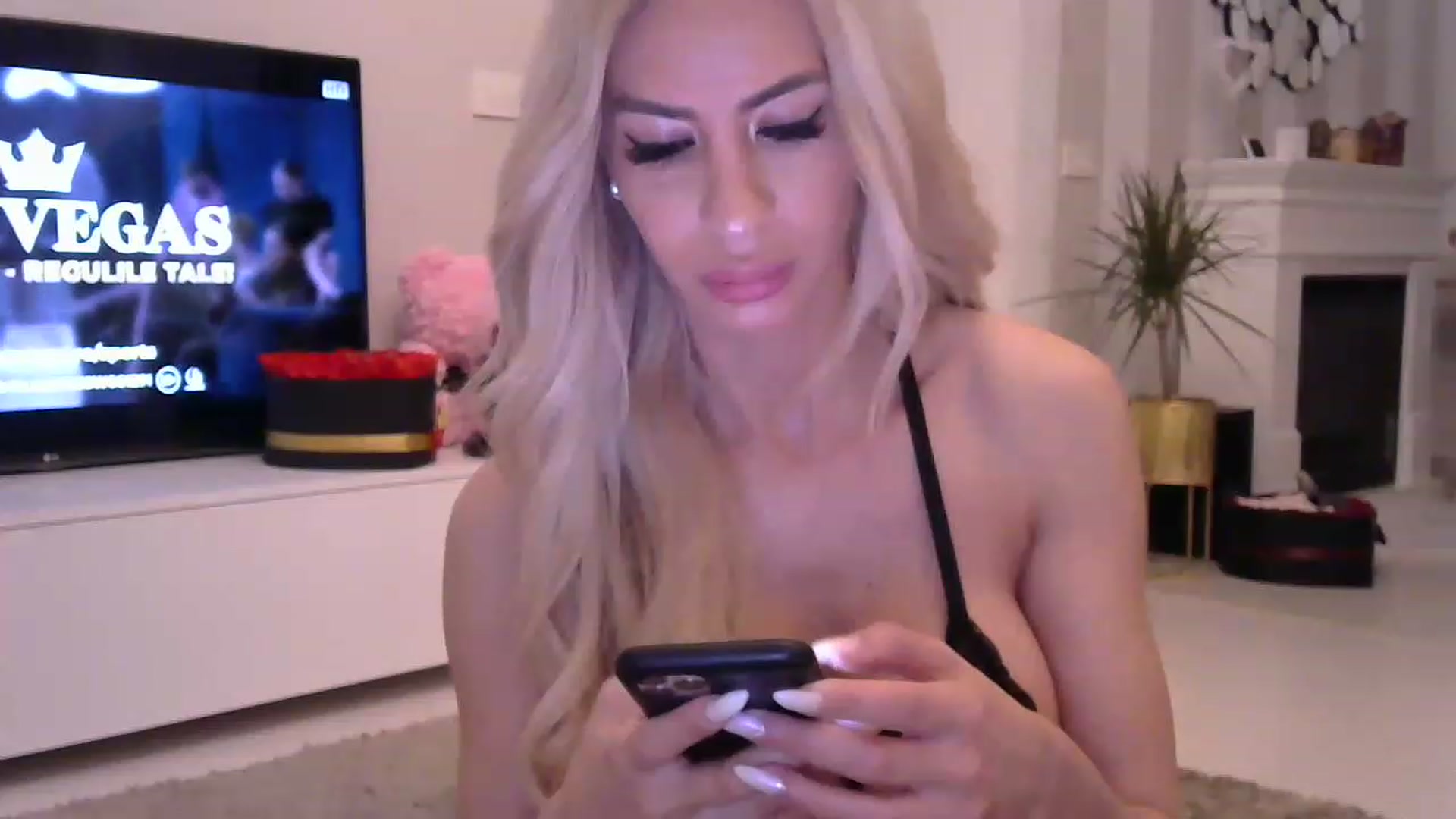 Gallery image thumbnail from Missy_alena's myfreecams stream on, 04/25/2023, 21:11 image 5 of 20