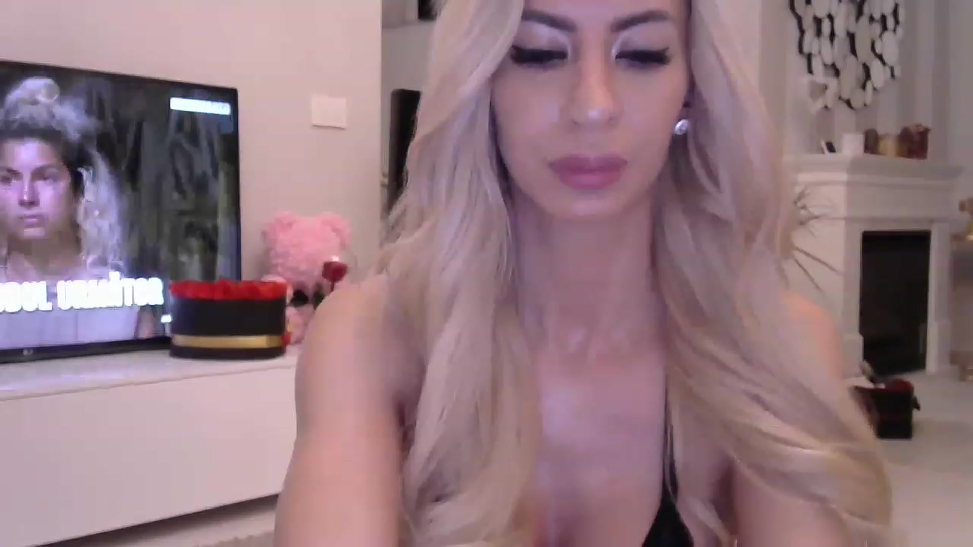 Gallery image thumbnail from Missy_alena's myfreecams stream on, 04/25/2023, 21:11 image 10 of 20