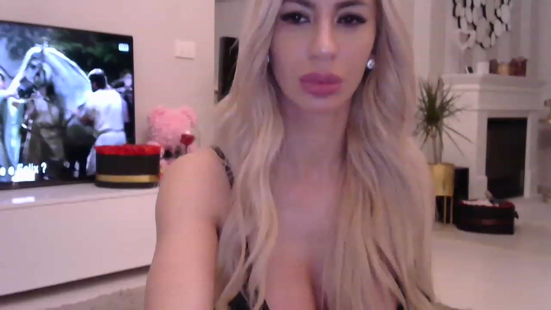 Gallery image thumbnail from Missy_alena's myfreecams stream on, 05/01/2023, 23:00 image 16 of 20