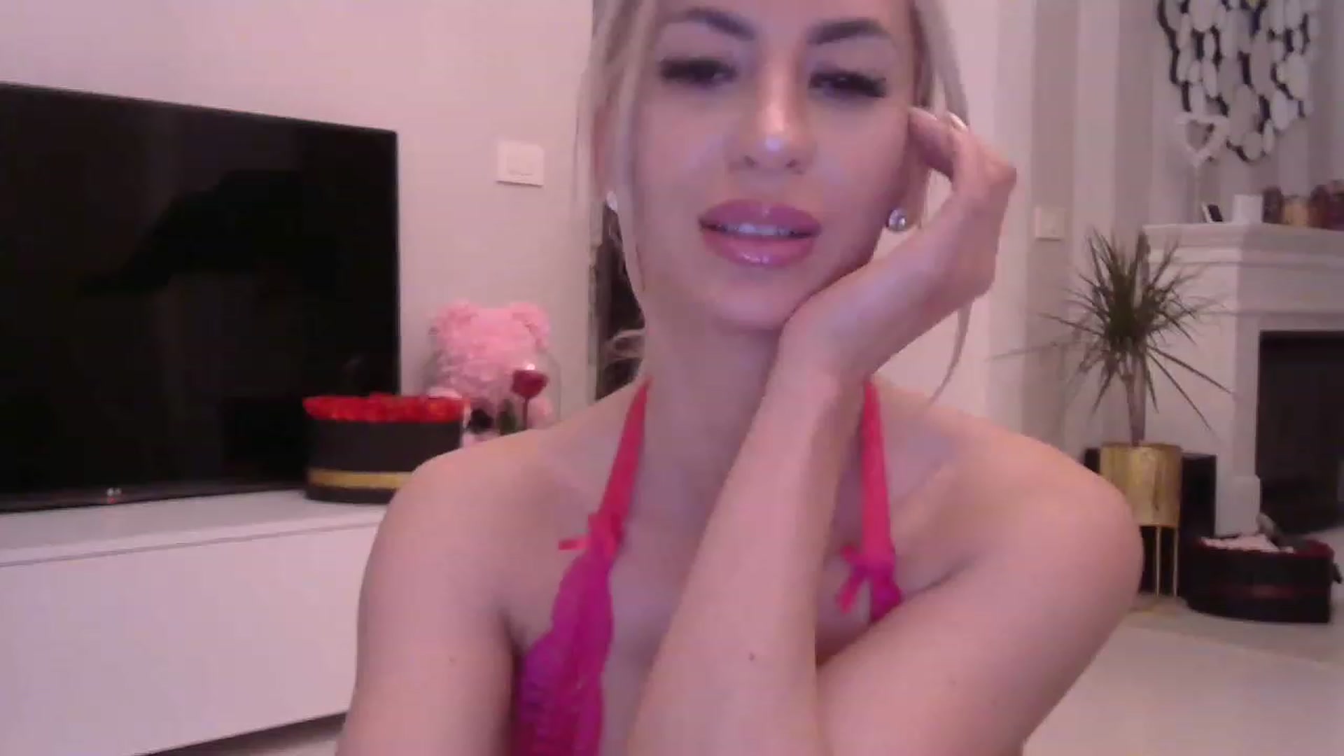 Gallery image thumbnail from Missy_alena's myfreecams stream on, 05/07/2023, 02:08 image 17 of 20