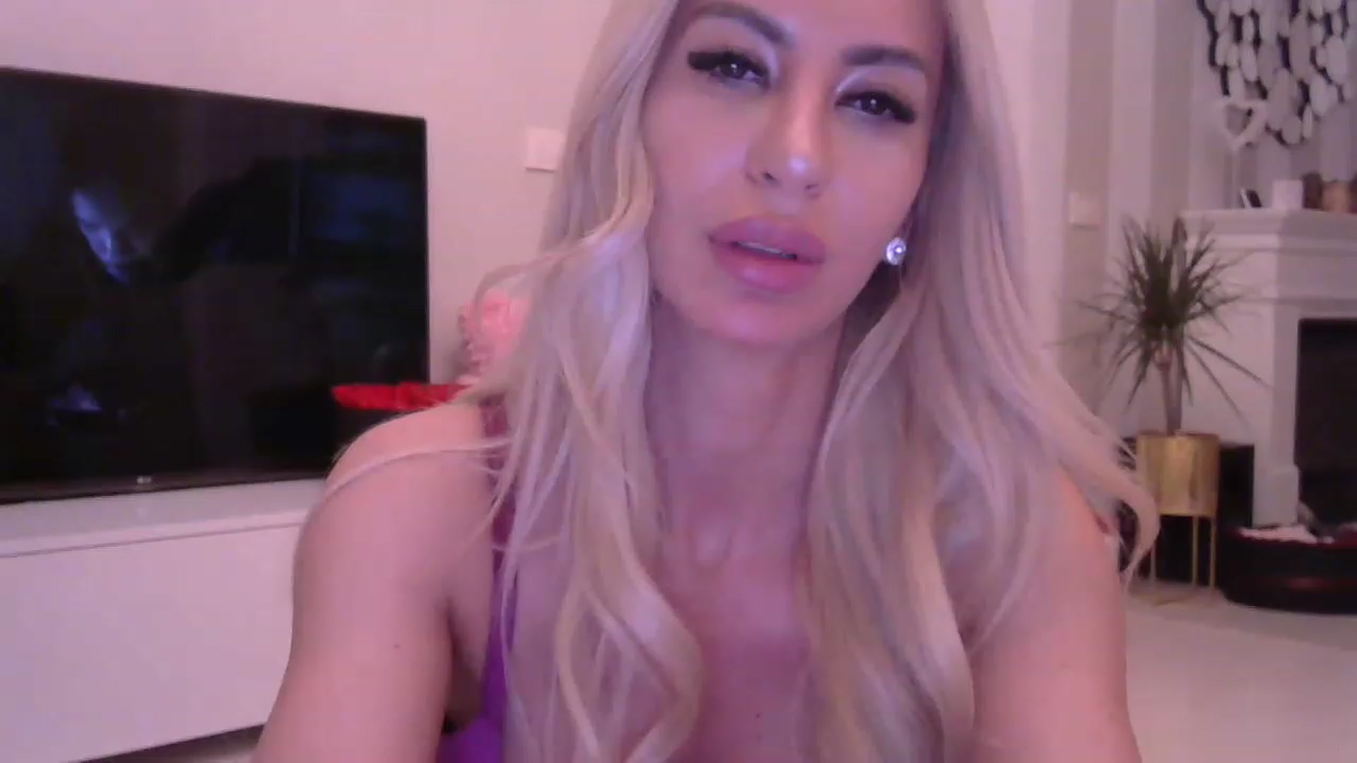 Gallery image thumbnail from Missy_alena's myfreecams stream on, 05/15/2023, 22:47 image 10 of 20