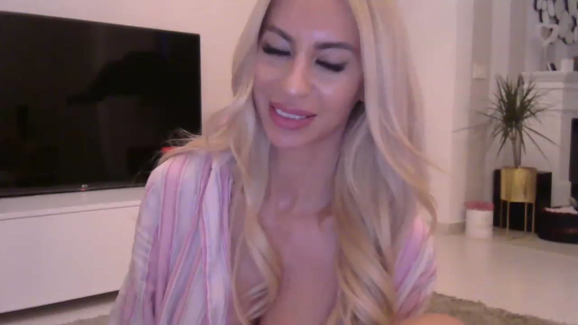 Gallery image thumbnail from Missy_alena's myfreecams stream on, 05/16/2023, 02:47 image 18 of 20