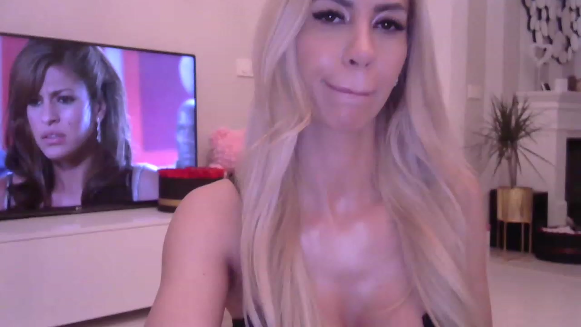 Gallery image thumbnail from Missy_alena's myfreecams stream on, 05/16/2023, 23:14 image 13 of 20