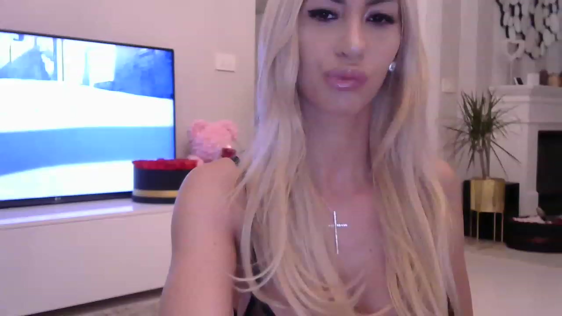 Gallery image thumbnail from Missy_alena's myfreecams stream on, 06/09/2023, 21:45 image 3 of 20