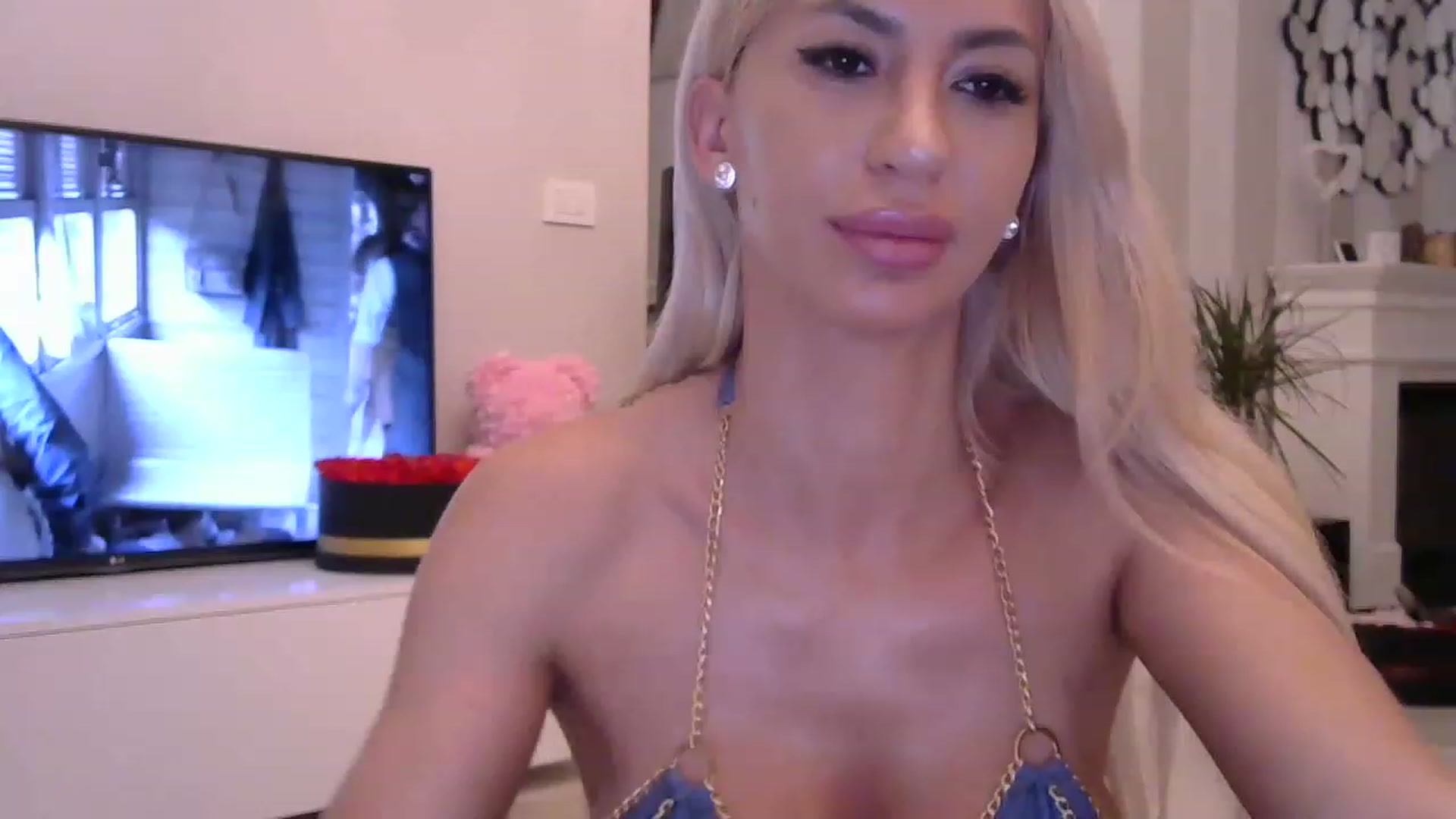 Gallery image thumbnail from Missy_alena's myfreecams stream on, 06/12/2023, 22:17 image 11 of 20