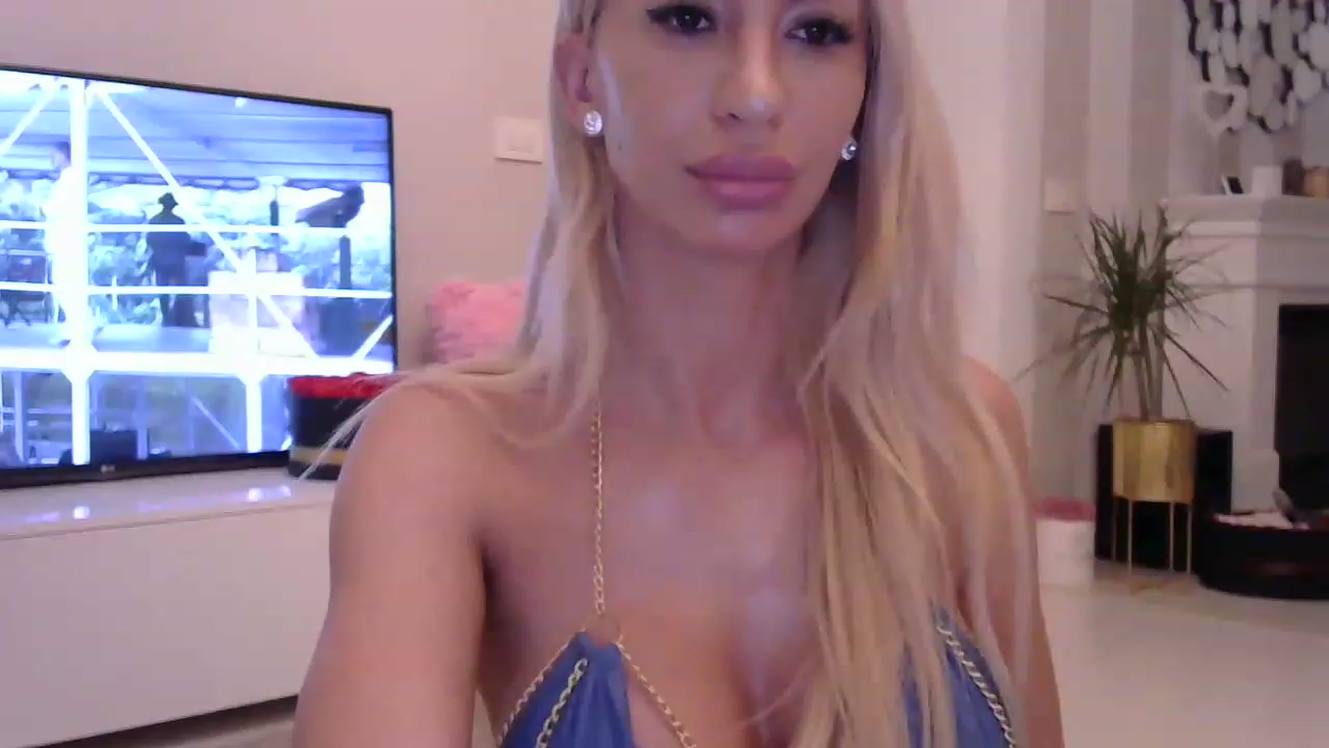 Gallery image thumbnail from Missy_alena's myfreecams stream on, 06/12/2023, 22:17 image 3 of 20