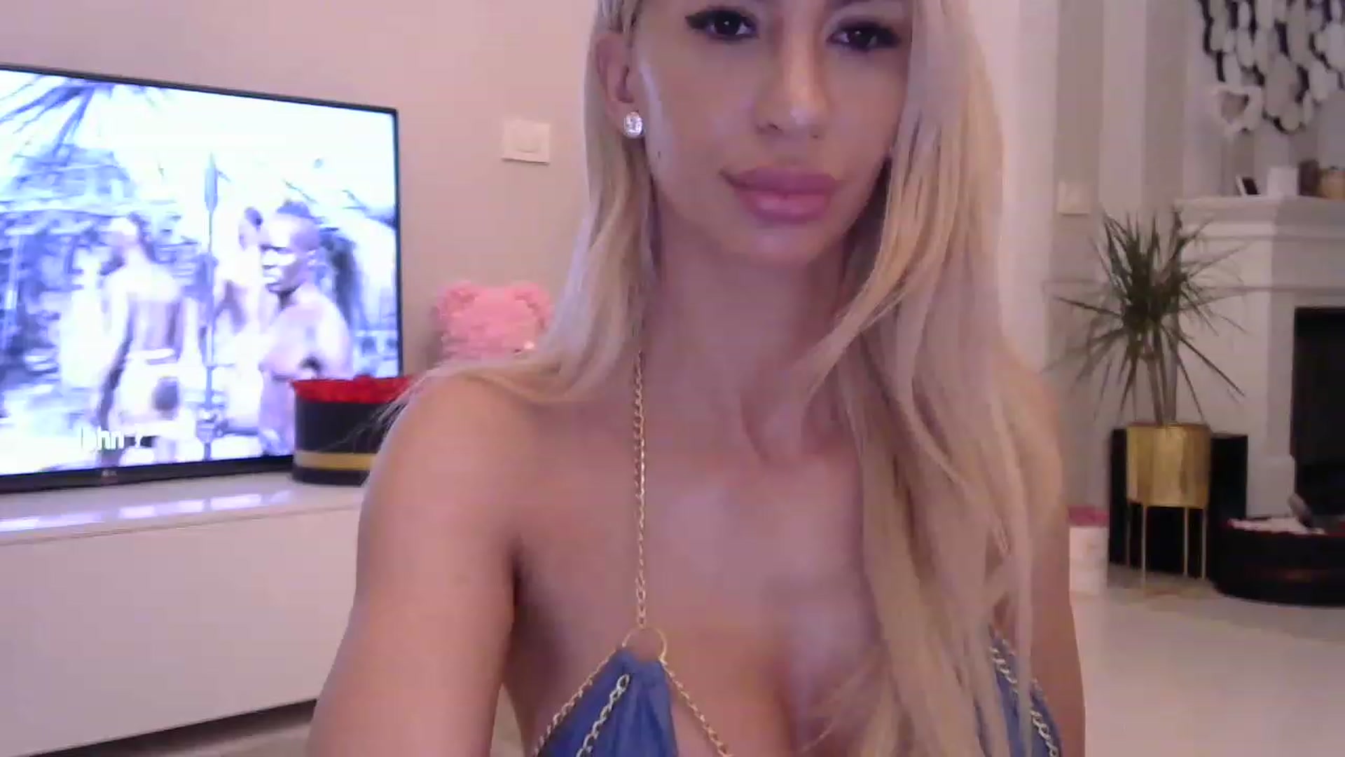 Gallery image thumbnail from Missy_alena's myfreecams stream on, 06/12/2023, 22:17 image 1 of 20