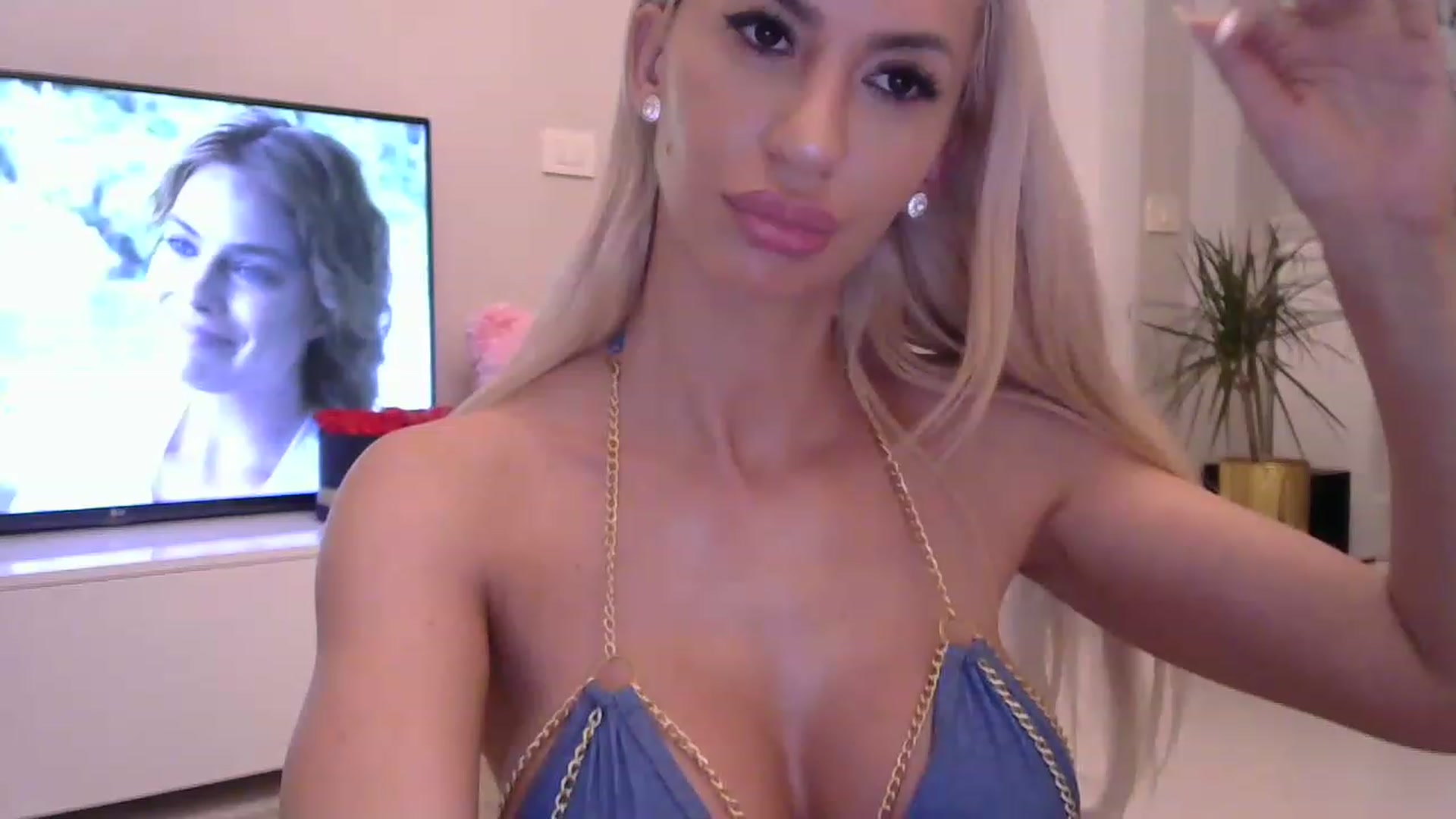 Gallery image thumbnail from Missy_alena's myfreecams stream on, 06/12/2023, 22:17 image 4 of 20