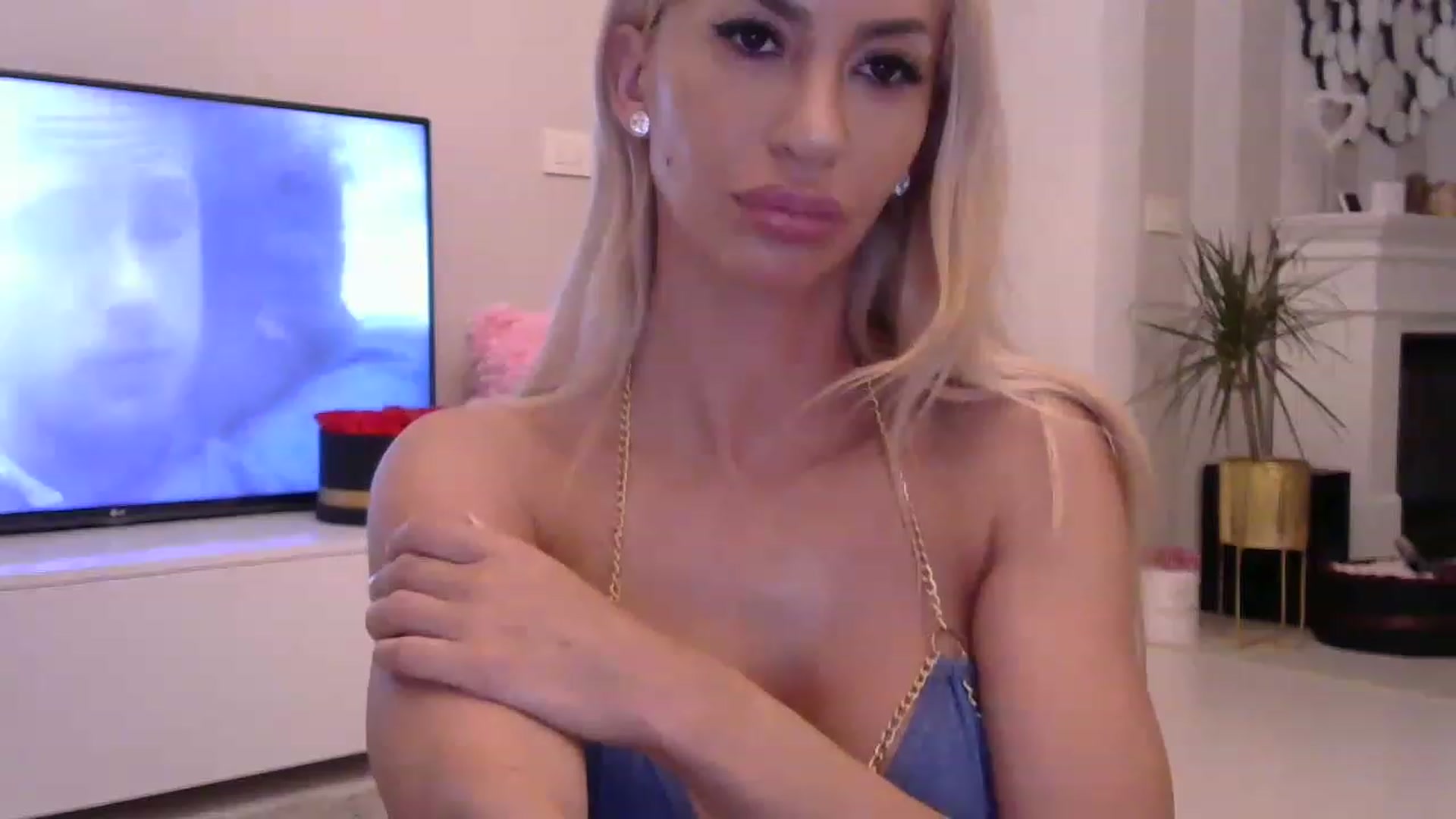 Gallery image thumbnail from Missy_alena's myfreecams stream on, 06/12/2023, 22:17 image 9 of 20