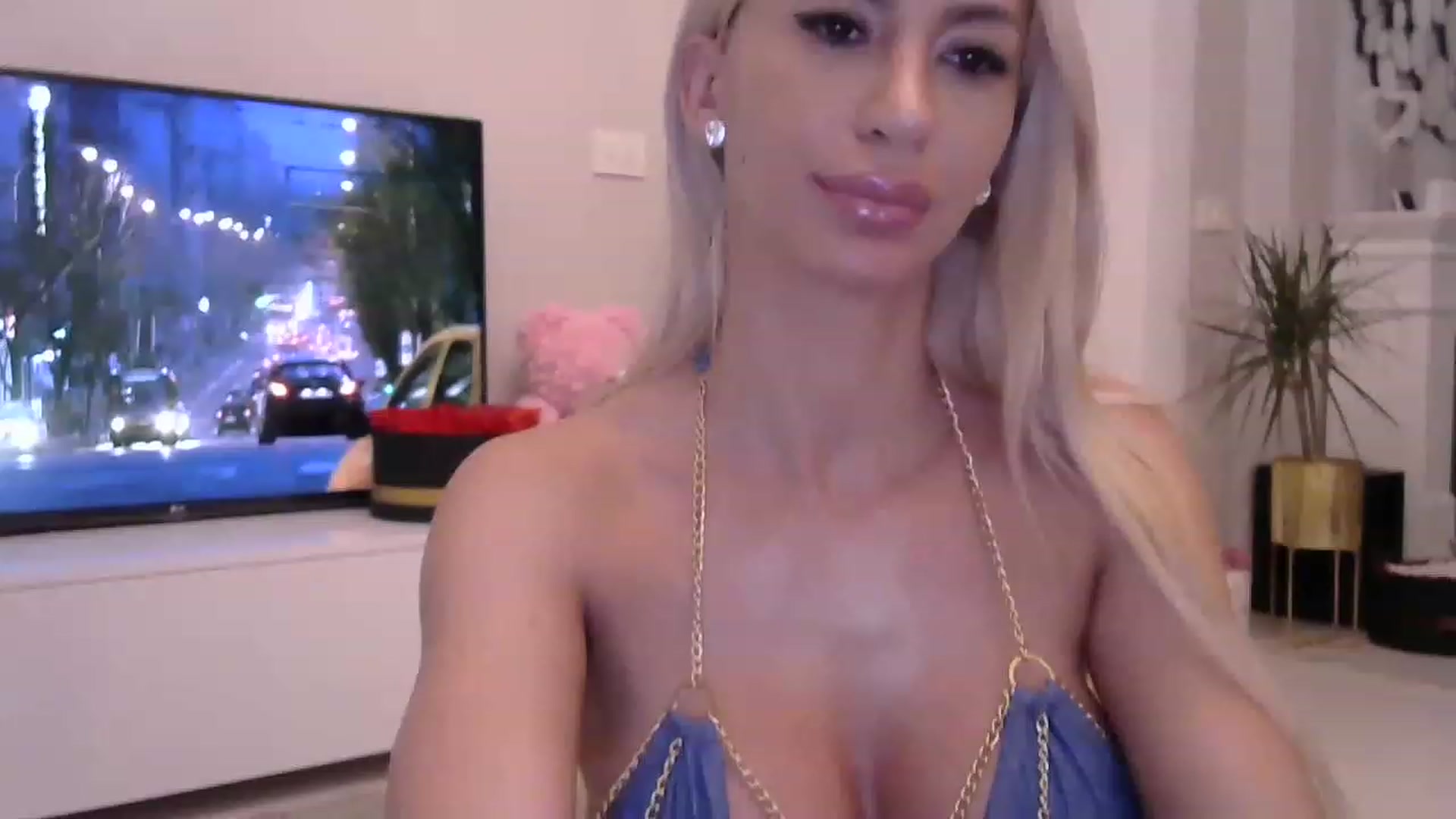 Gallery image thumbnail from Missy_alena's myfreecams stream on, 06/13/2023, 24:01 image 14 of 20