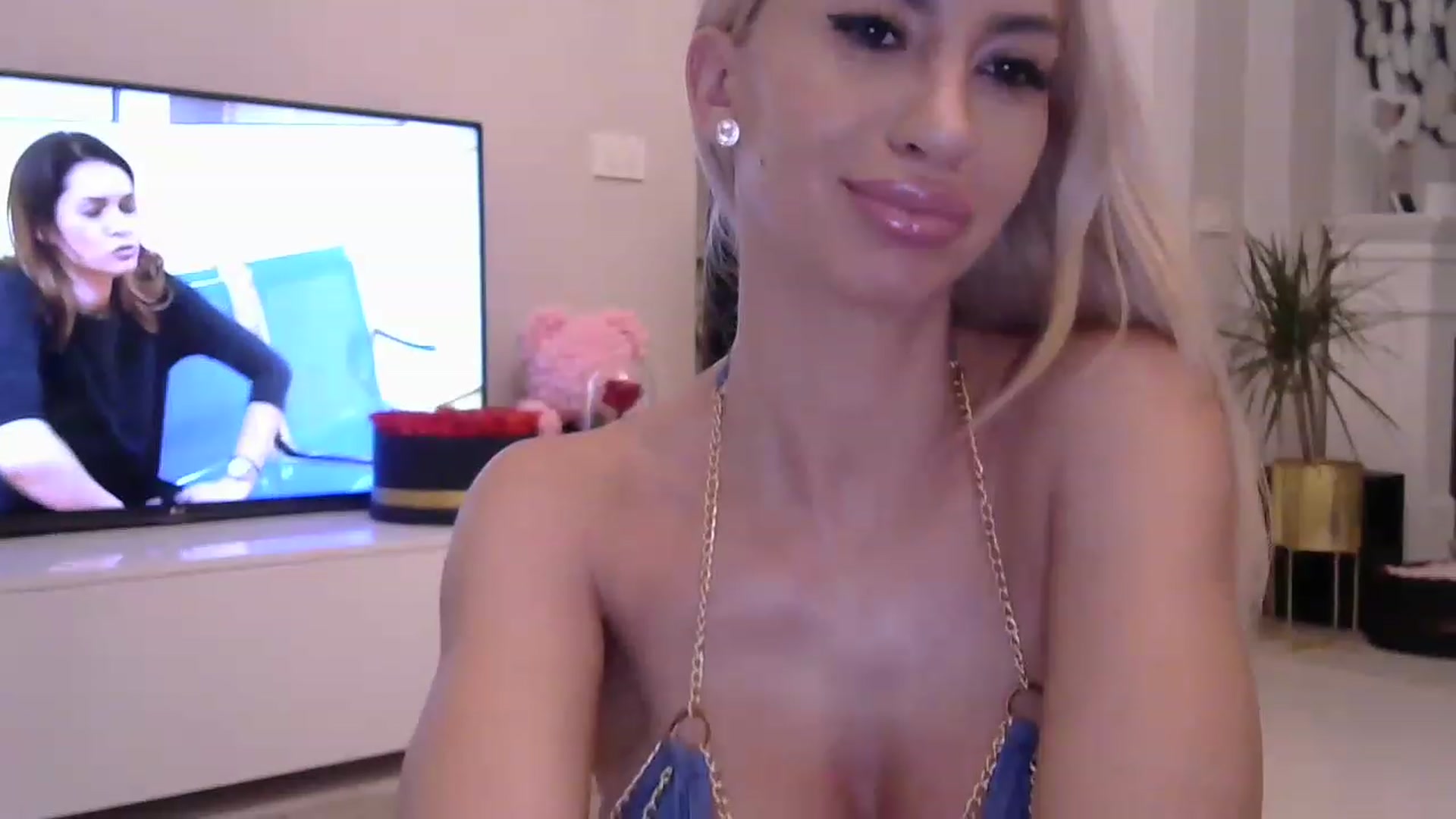 Gallery image thumbnail from Missy_alena's myfreecams stream on, 06/13/2023, 24:01 image 16 of 20