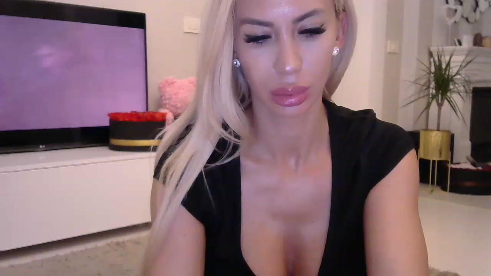 Gallery image thumbnail from Missy_alena's myfreecams stream on, 06/21/2023, 21:36 image 18 of 20