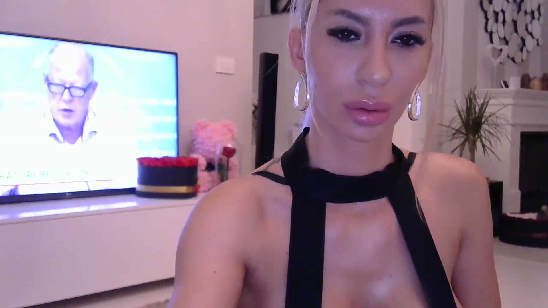 Gallery image thumbnail from Missy_alena's myfreecams stream on, 07/19/2023, 21:13 image 6 of 20