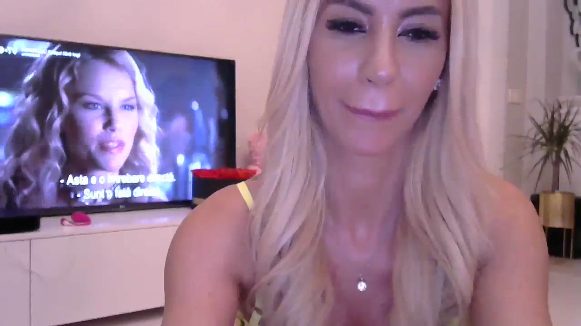 Gallery image thumbnail from Missy_alena's myfreecams stream on, 08/04/2023, 22:52 image 15 of 20