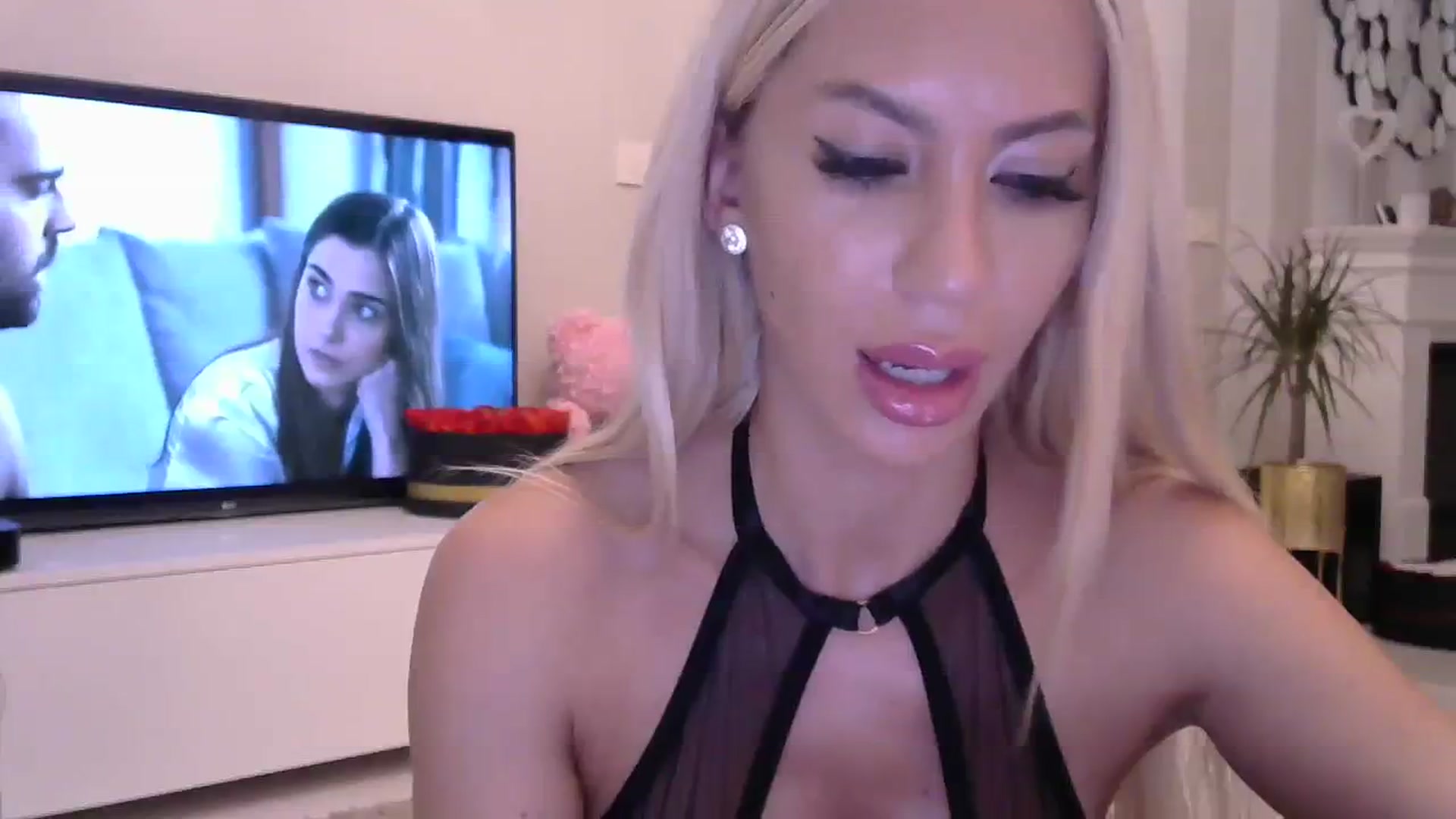 Gallery image thumbnail from Missy_alena's myfreecams stream on, 08/07/2023, 22:16 image 12 of 20