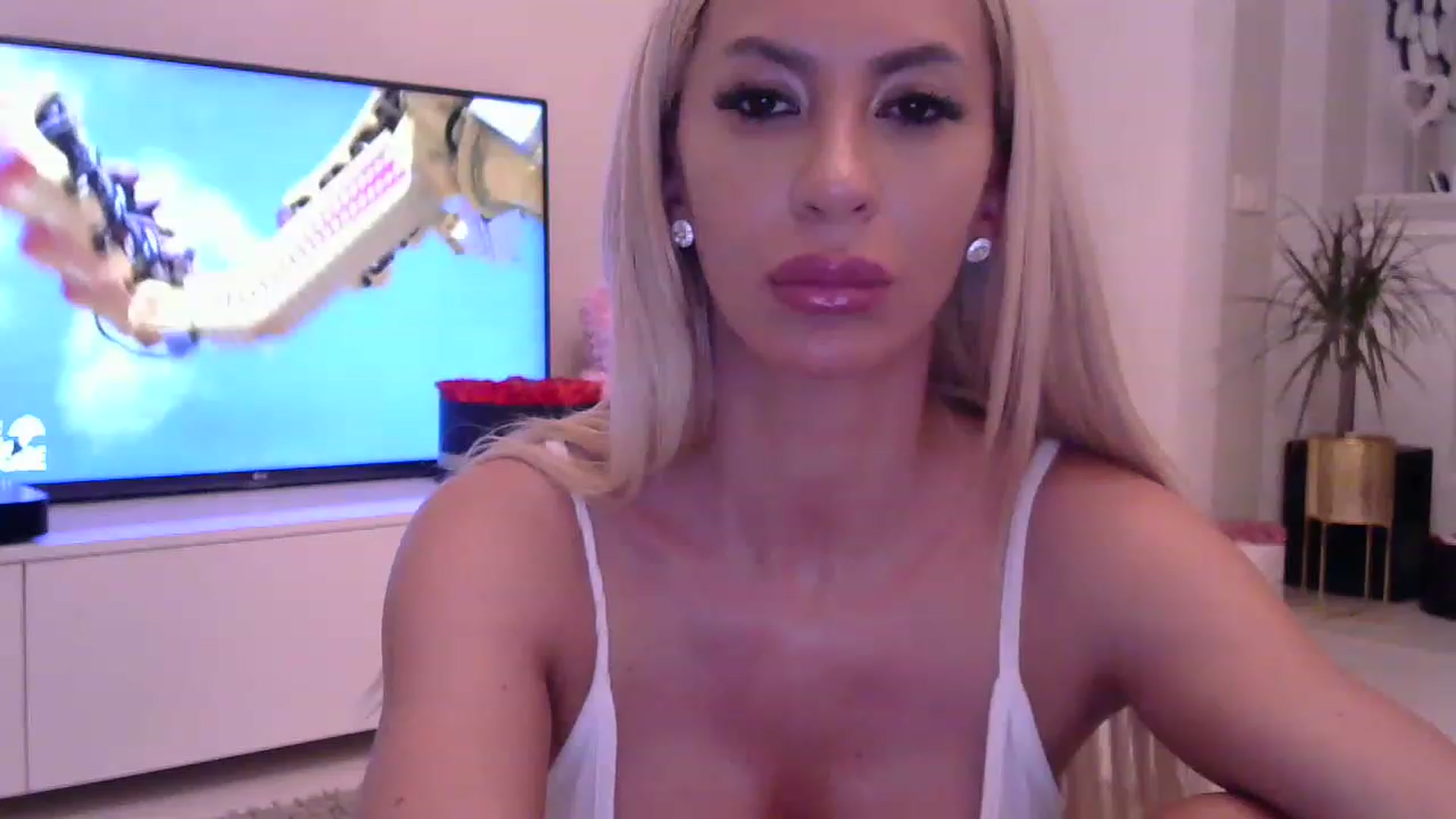 Gallery image thumbnail from Missy_alena's myfreecams stream on, 08/07/2023, 23:33 image 14 of 20