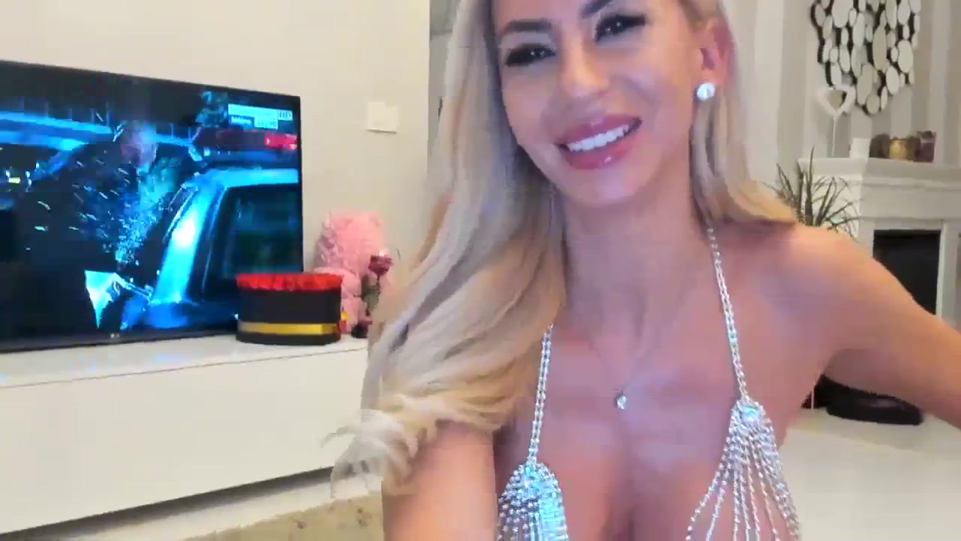 Gallery image thumbnail from Missy_alena's myfreecams stream on, 09/08/2023, 22:55 image 16 of 20