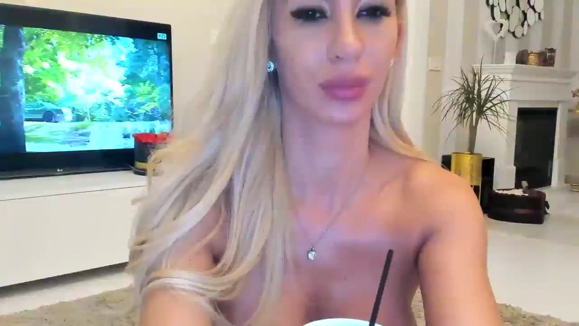 Gallery image thumbnail from Missy_alena's myfreecams stream on, 09/09/2023, 24:28 image 18 of 20