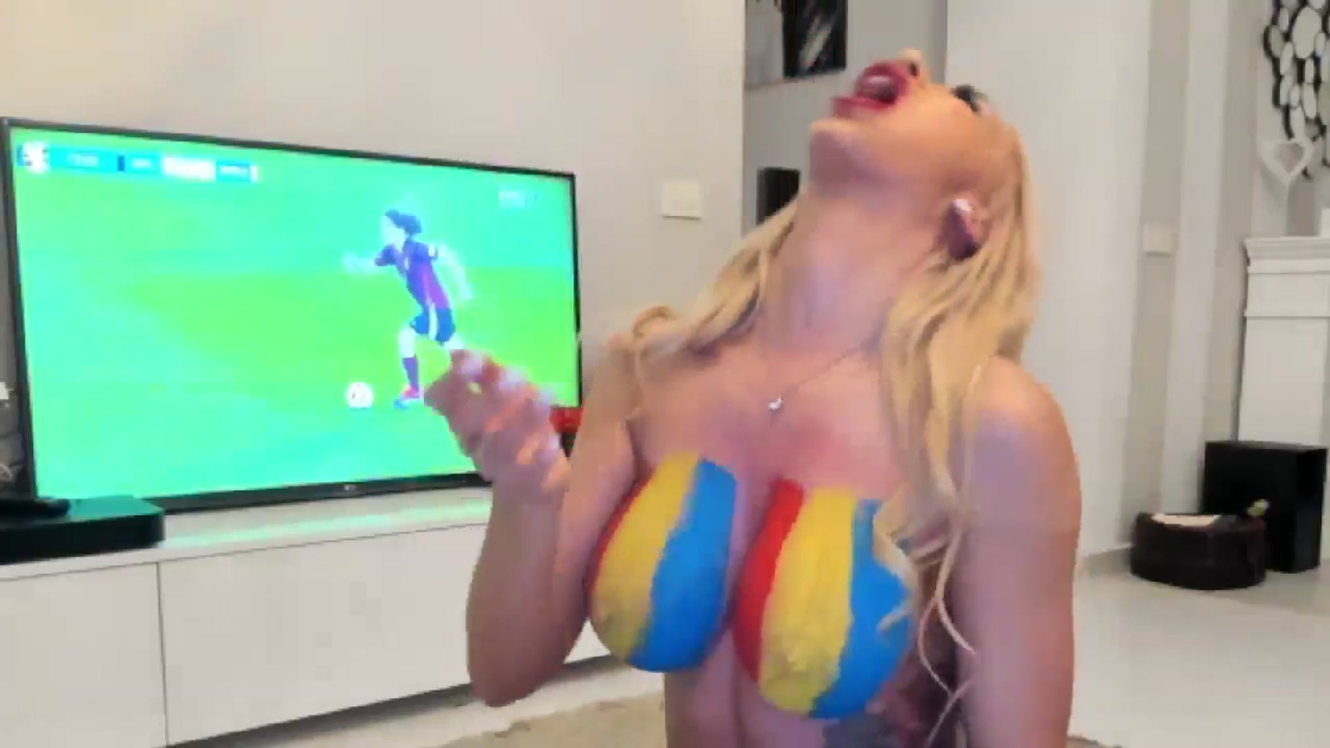 Gallery image thumbnail from Missy_alena's myfreecams stream on, 06/22/2024, 21:04 image 16 of 20