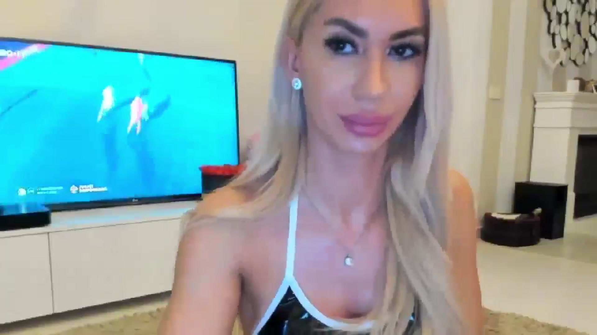 Gallery image thumbnail from Missy_alena's myfreecams stream on, 06/25/2024, 22:42 image 2 of 20
