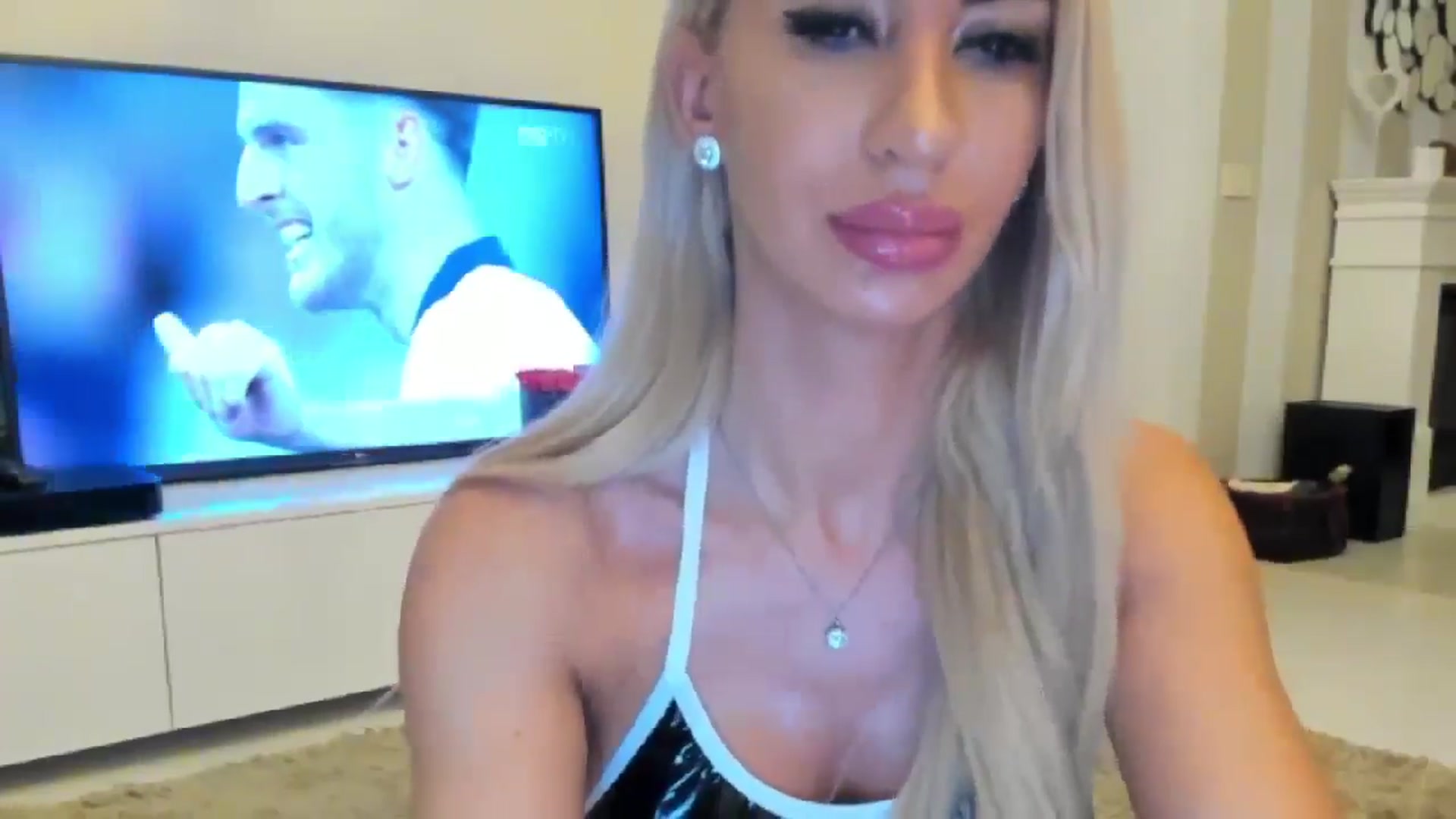Gallery image thumbnail from Missy_alena's myfreecams stream on, 06/25/2024, 22:42 image 6 of 20