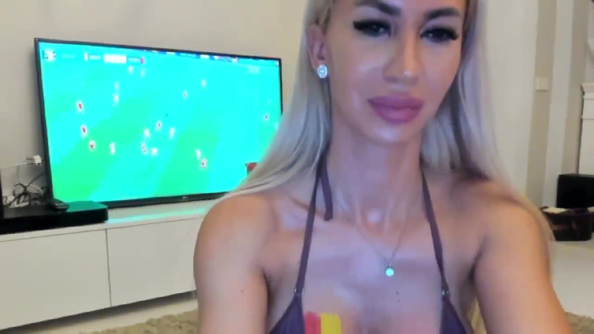 Gallery image thumbnail from Missy_alena's myfreecams stream on, 06/29/2024, 21:29 image 4 of 20