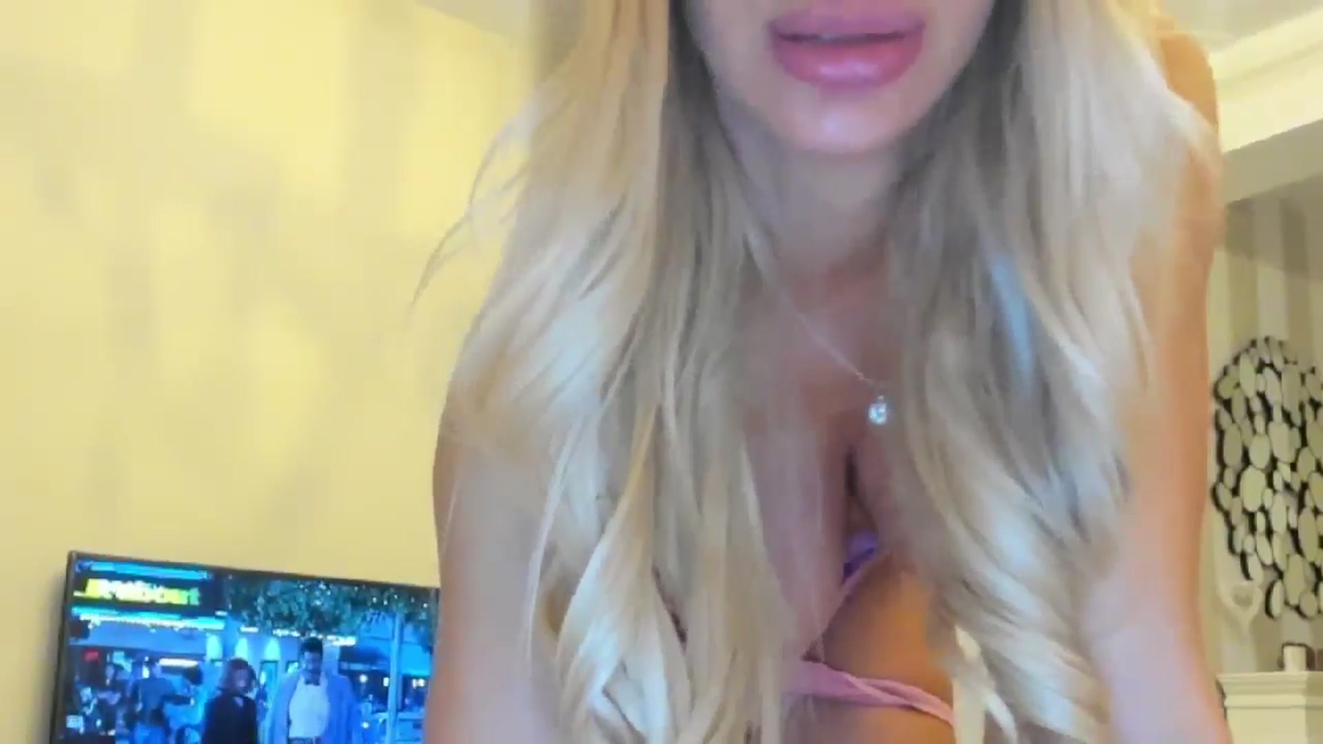 Gallery image thumbnail from Missy_alena's myfreecams stream on, 07/08/2024, 02:02 image 11 of 20