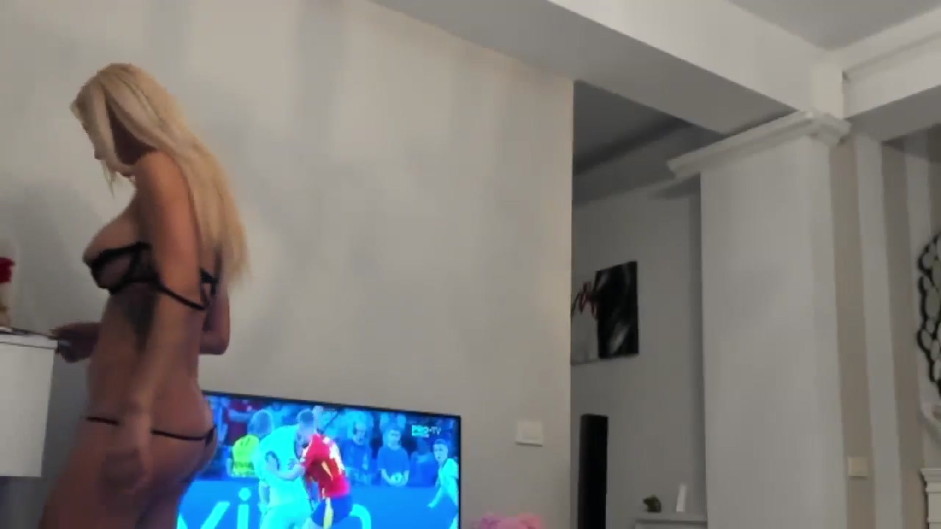Gallery image thumbnail from Missy_alena's myfreecams stream on, 07/14/2024, 23:11 image 10 of 20
