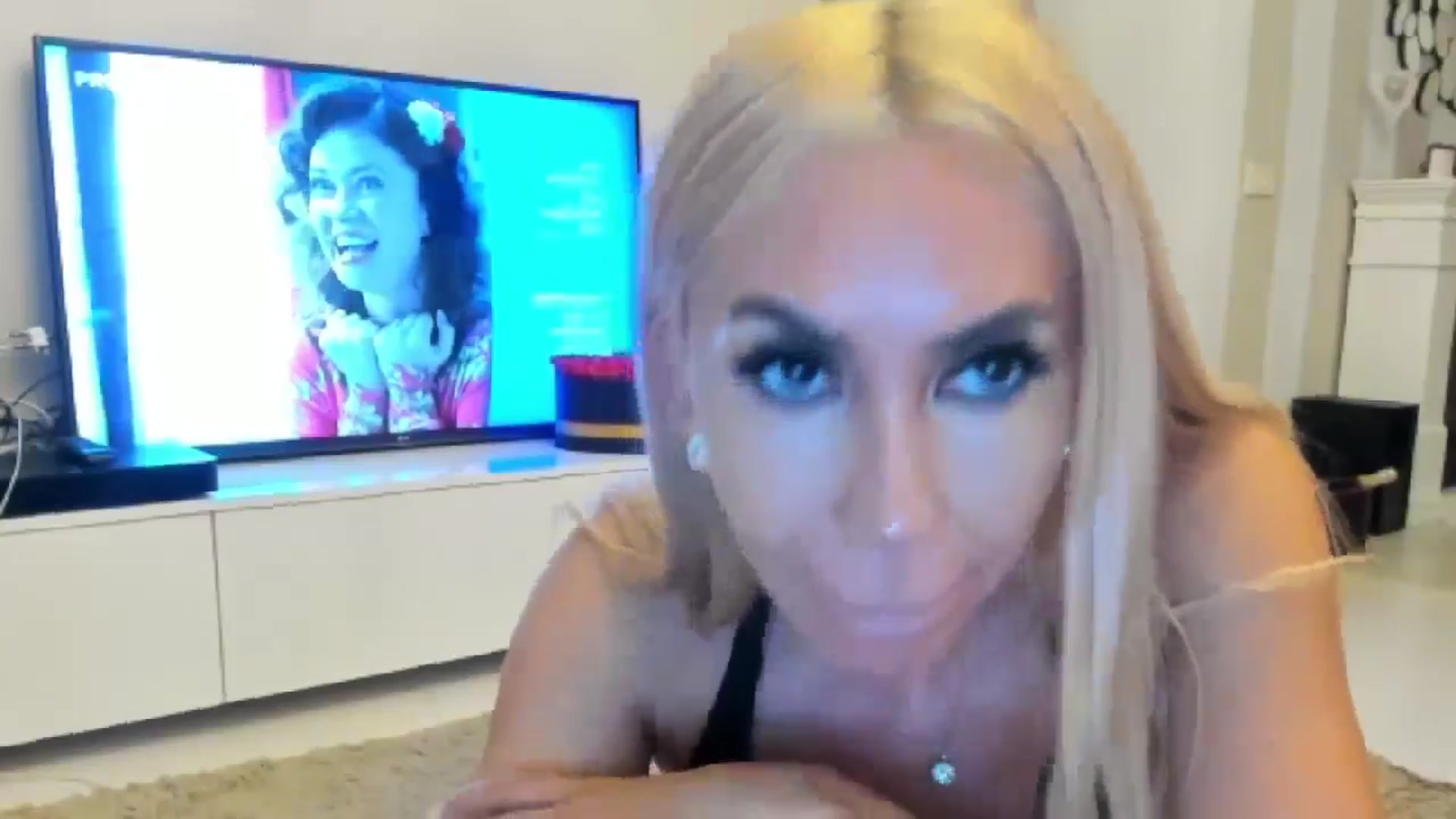 Gallery image thumbnail from Missy_alena's myfreecams stream on, 07/19/2024, 24:37 image 9 of 20