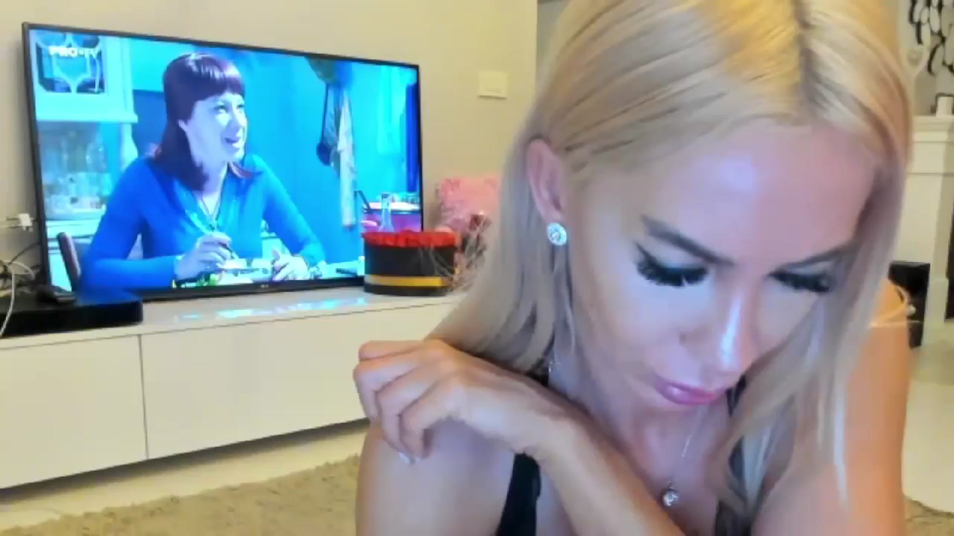 Gallery image thumbnail from Missy_alena's myfreecams stream on, 07/19/2024, 24:37 image 8 of 20