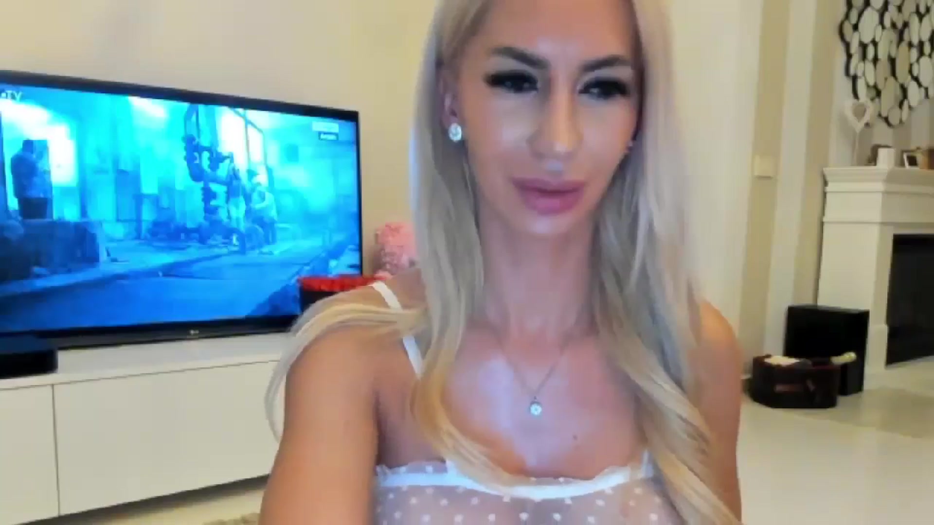 Gallery image thumbnail from Missy_alena's myfreecams stream on, 08/01/2024, 23:35 image 2 of 20