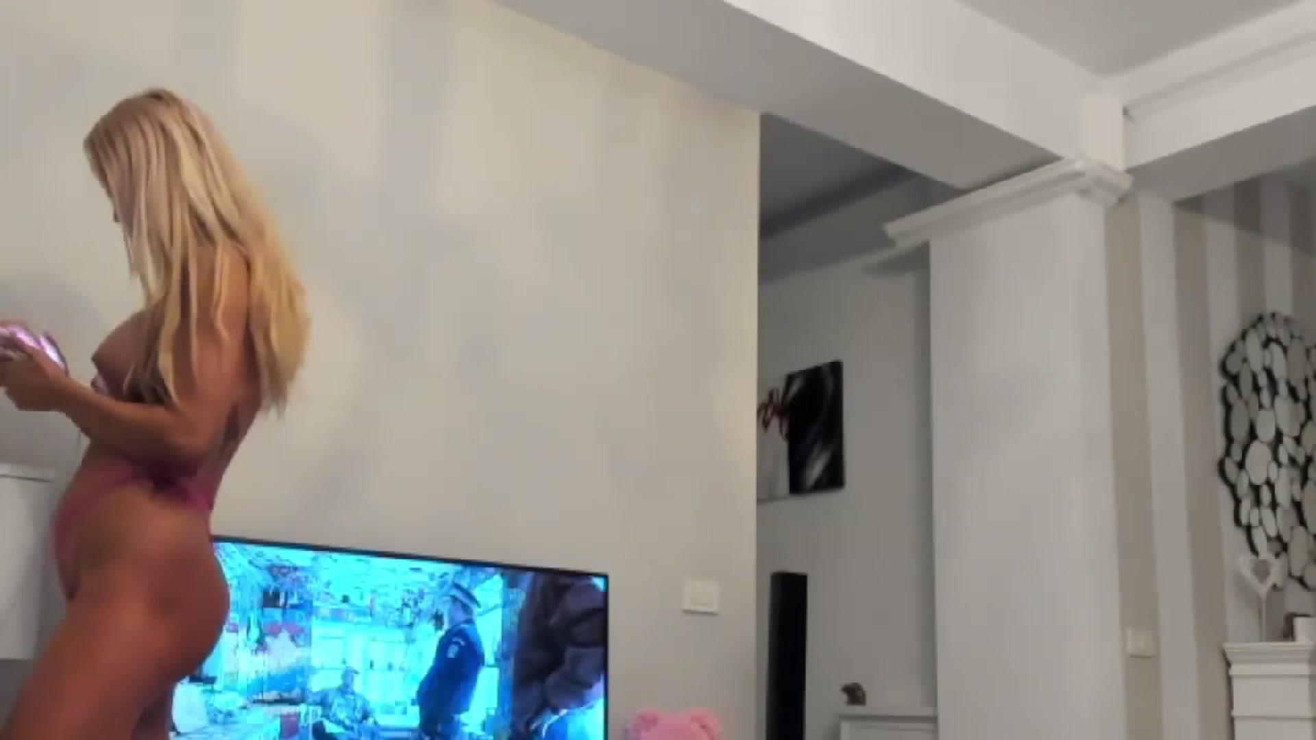 Gallery image thumbnail from Missy_alena's myfreecams stream on, 08/03/2024, 01:35 image 13 of 20