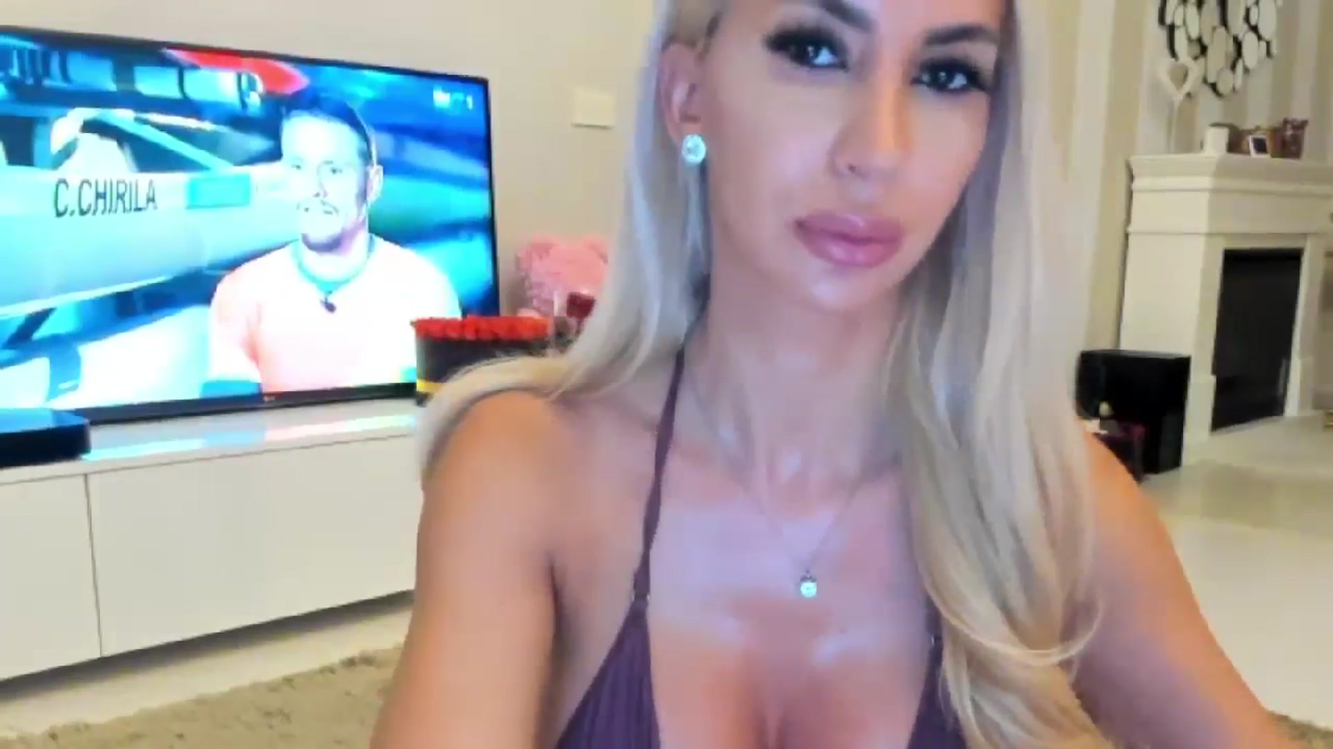 Gallery image thumbnail from Missy_alena's myfreecams stream on, 08/06/2024, 20:10 image 8 of 20