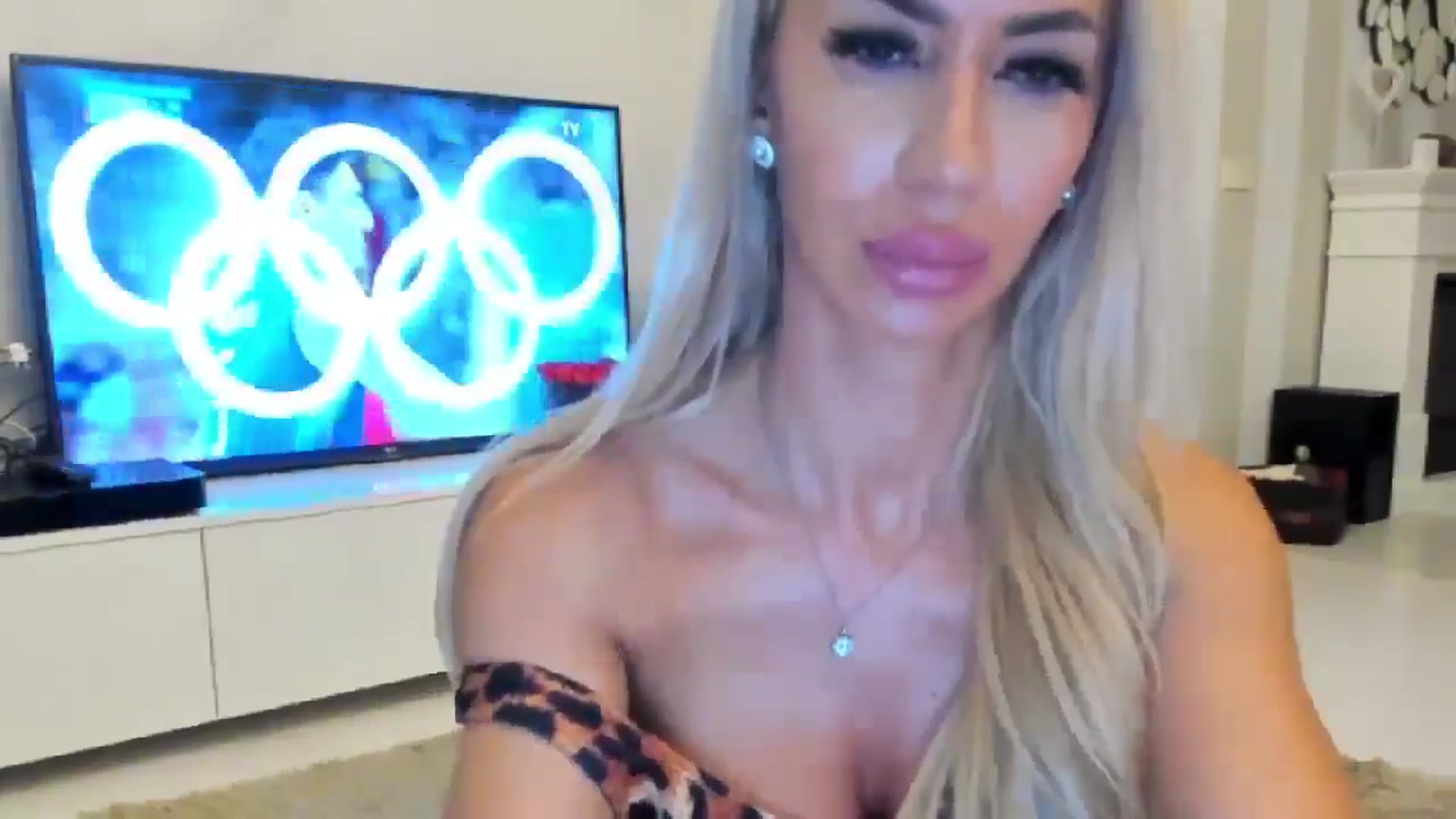Gallery image thumbnail from Missy_alena's myfreecams stream on, 08/09/2024, 21:32 image 17 of 20